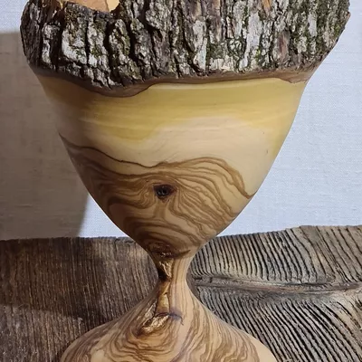 Hohlvase gedrechselt mit Olivenholz Hohlvase gedrechselt mit Olivenholz