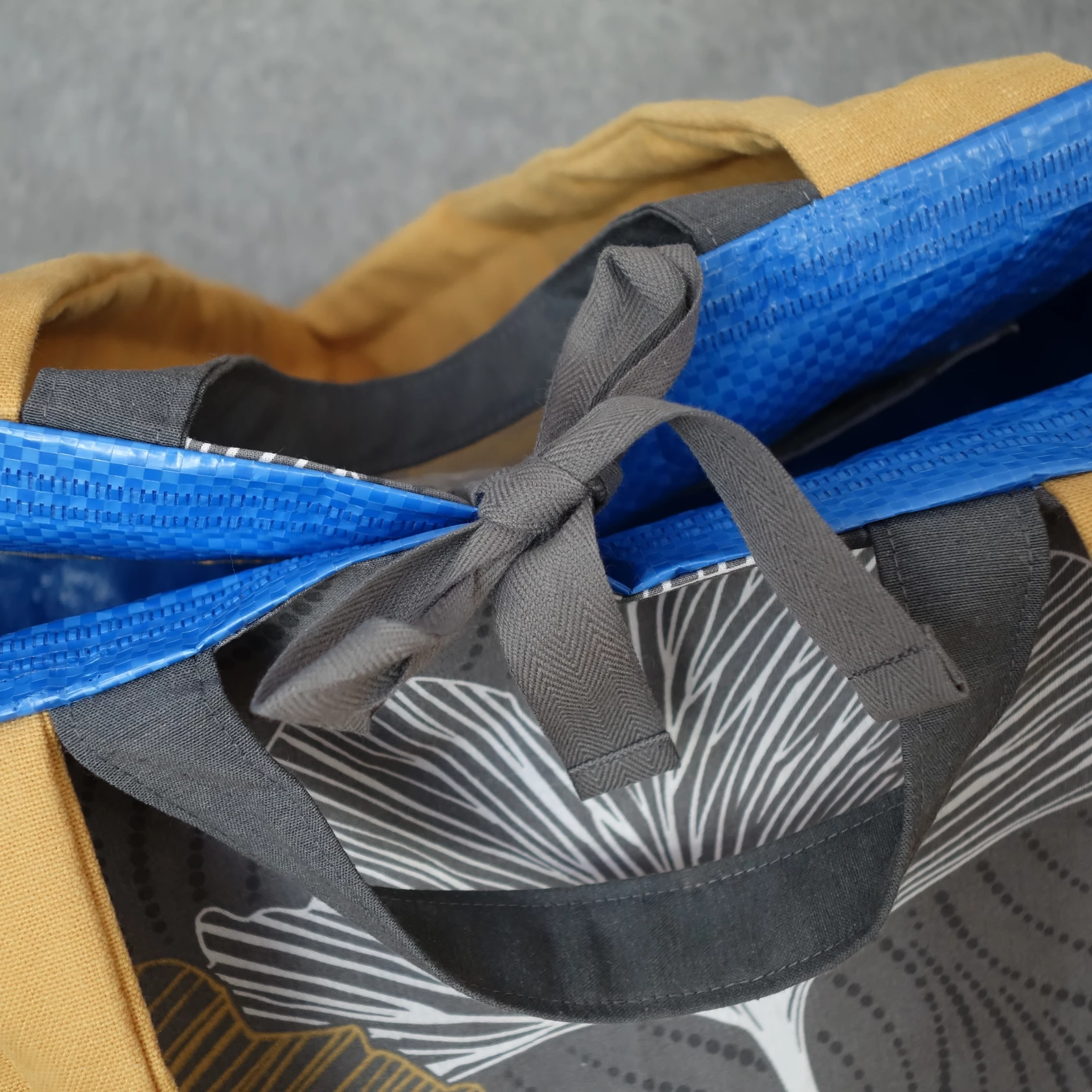 Borsa mare e piscina Foglie di Ginko/Grrigio