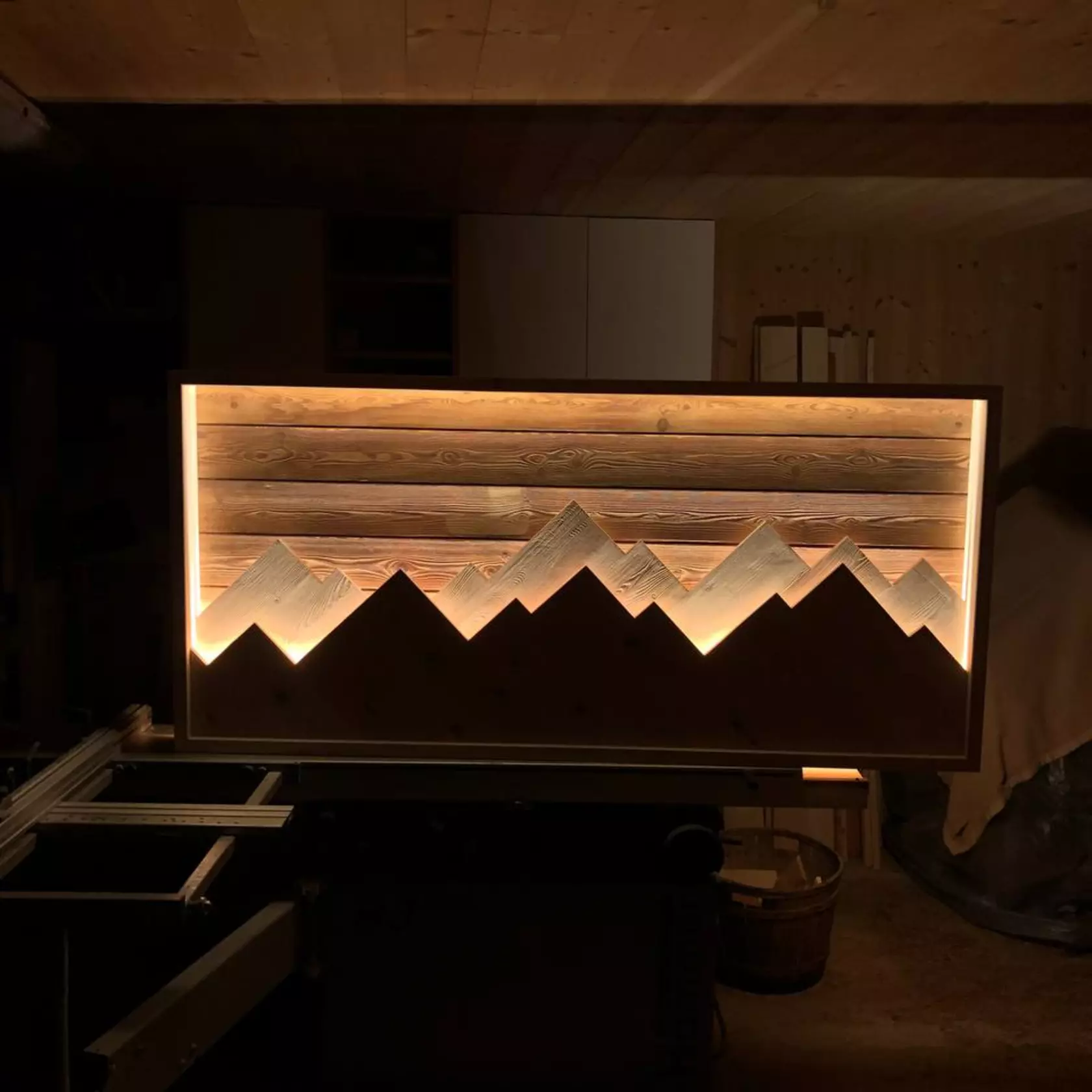  Mountains LED