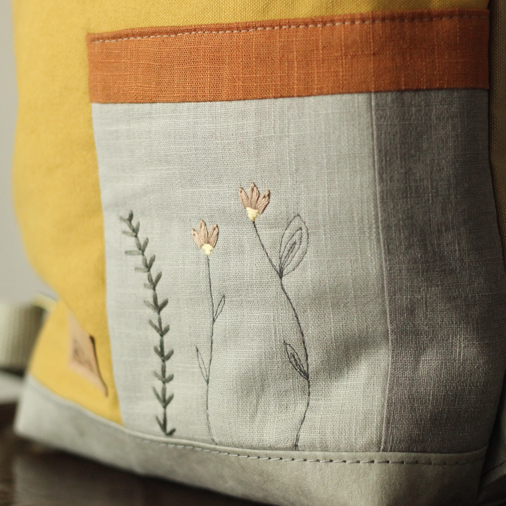 Rolltop Rucksack ROGER Handstickerei
