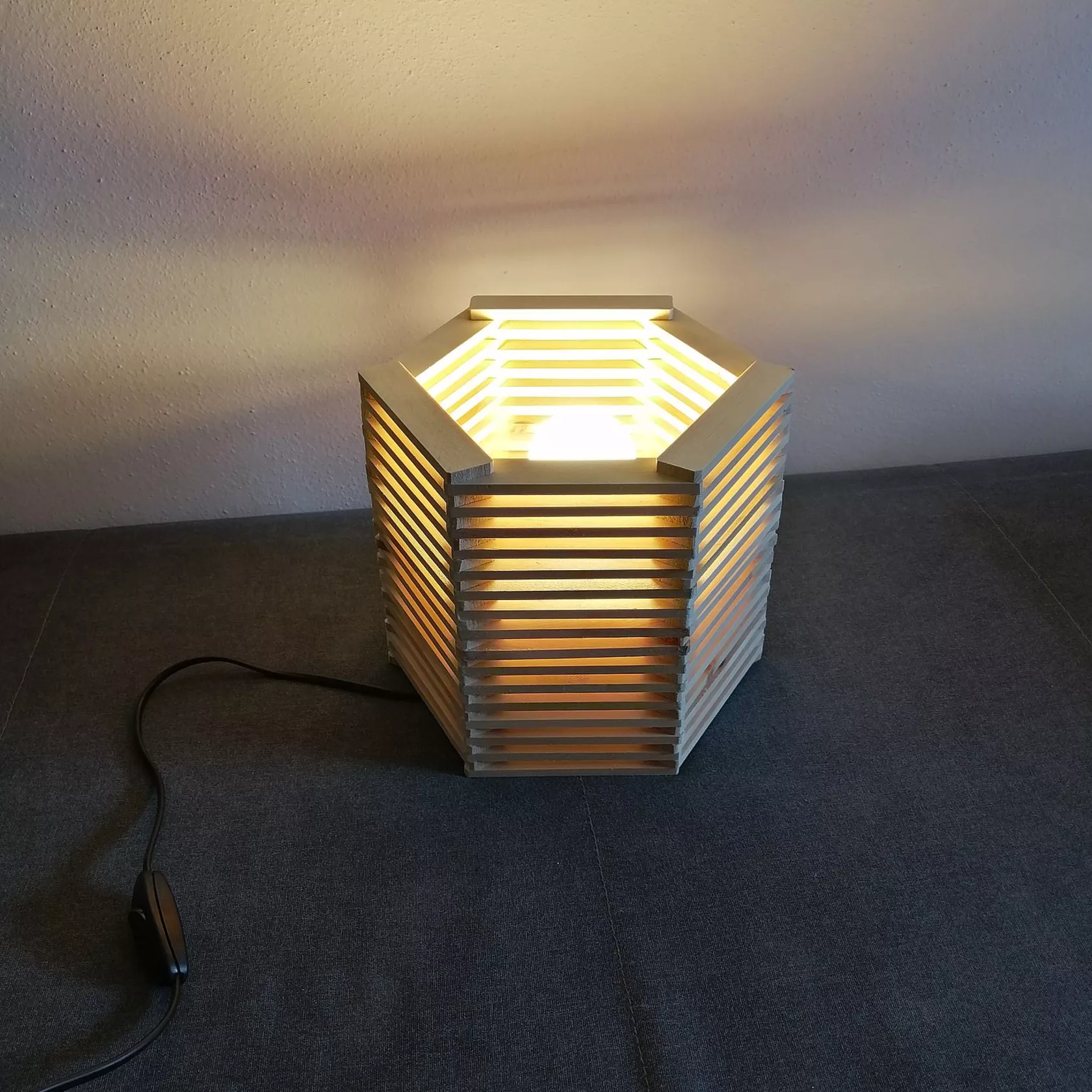 Lampe aus Zirmholz Lampe aus Zirmholz