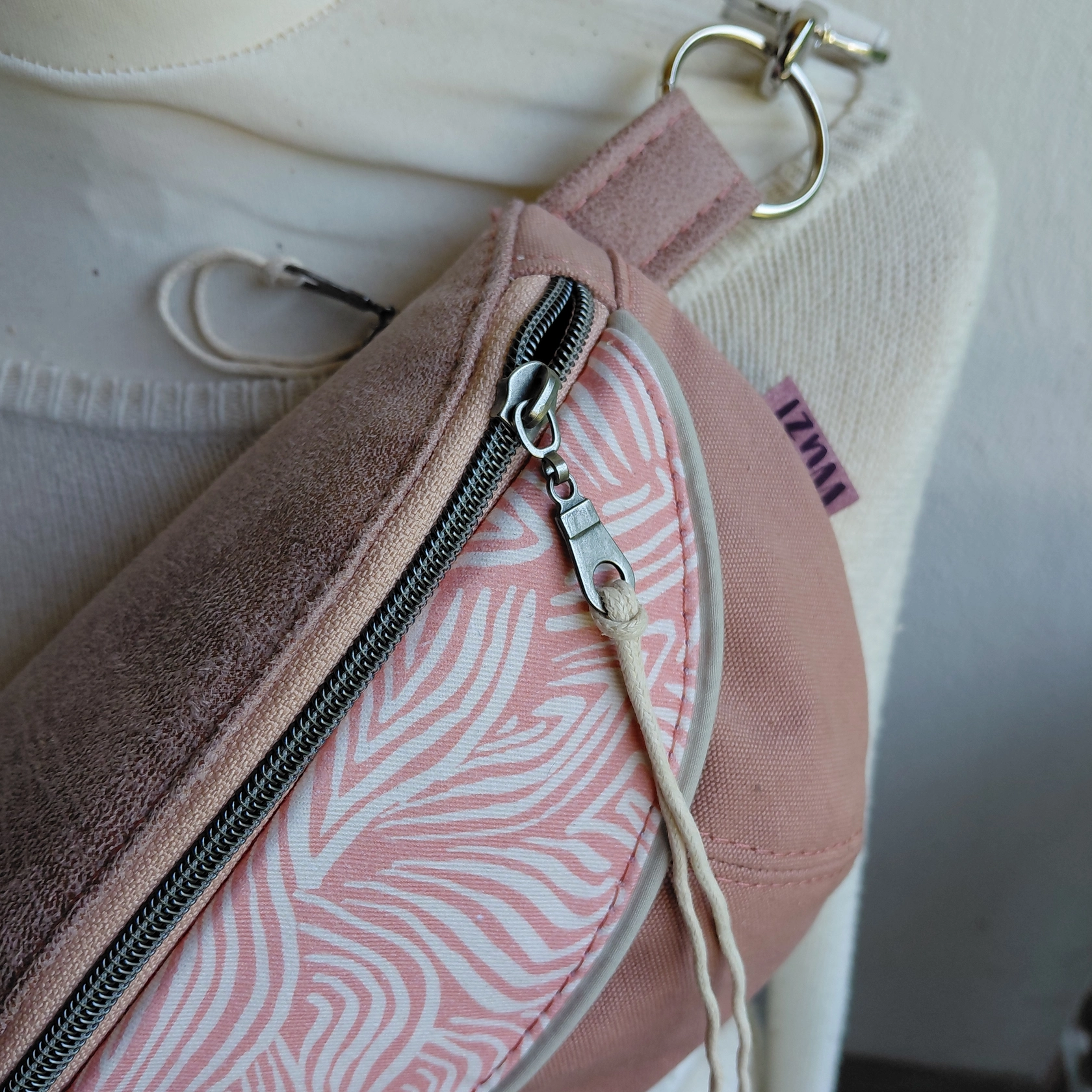 Crossbody M rosa Muster