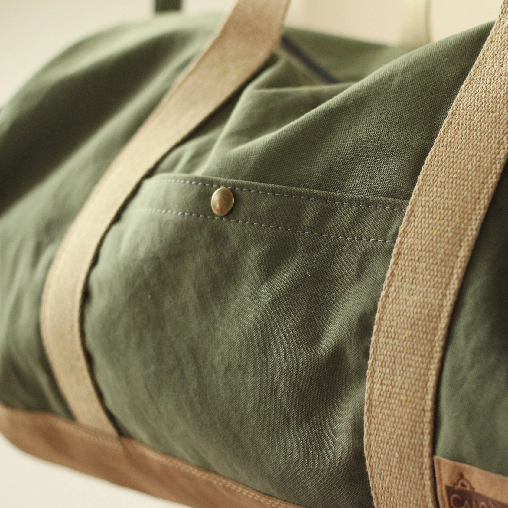 Reise-, Sport- und Abenteuertasche oliv Reise-, Sport- und Abenteuertasche oliv