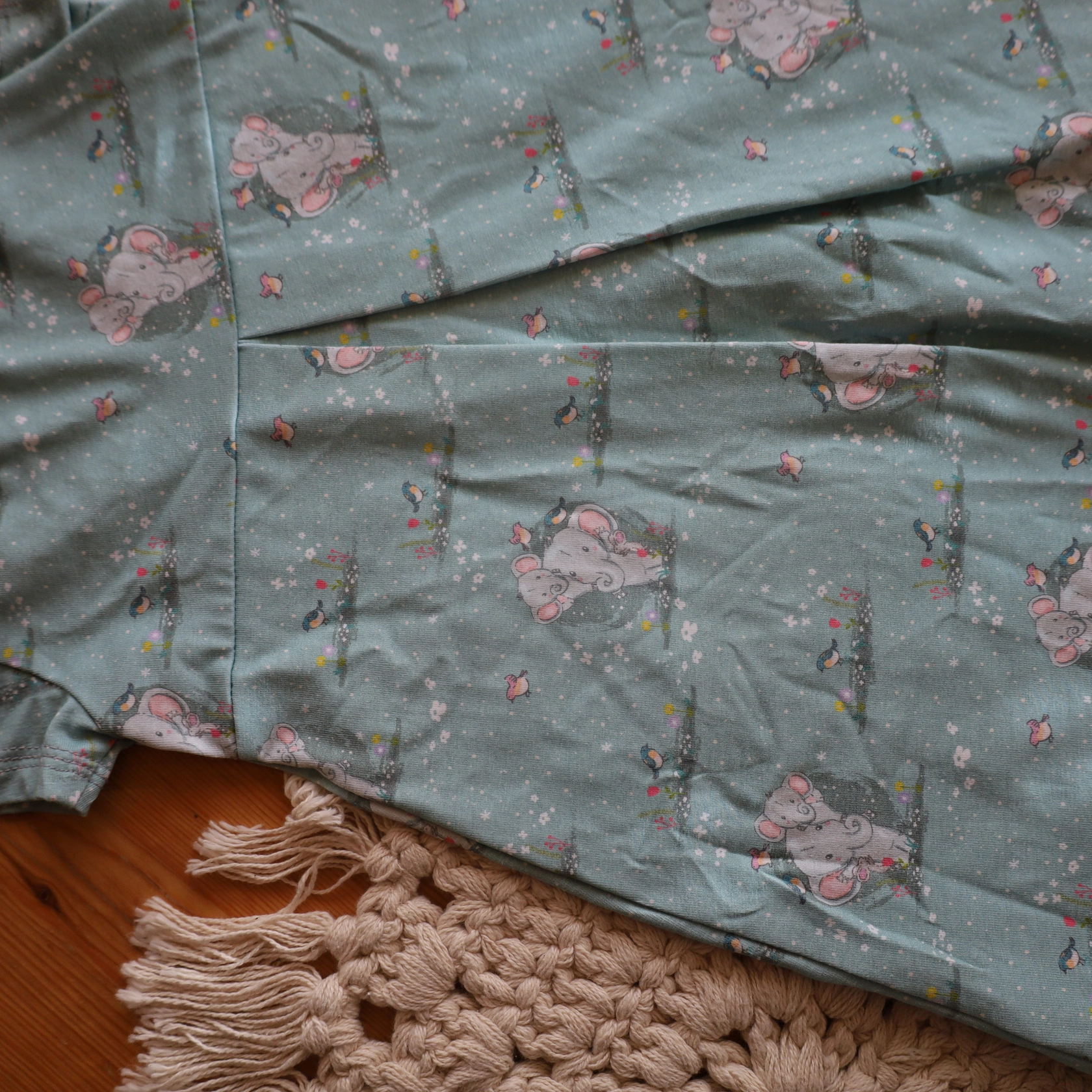 Kleid mit kurze Ärmel 92