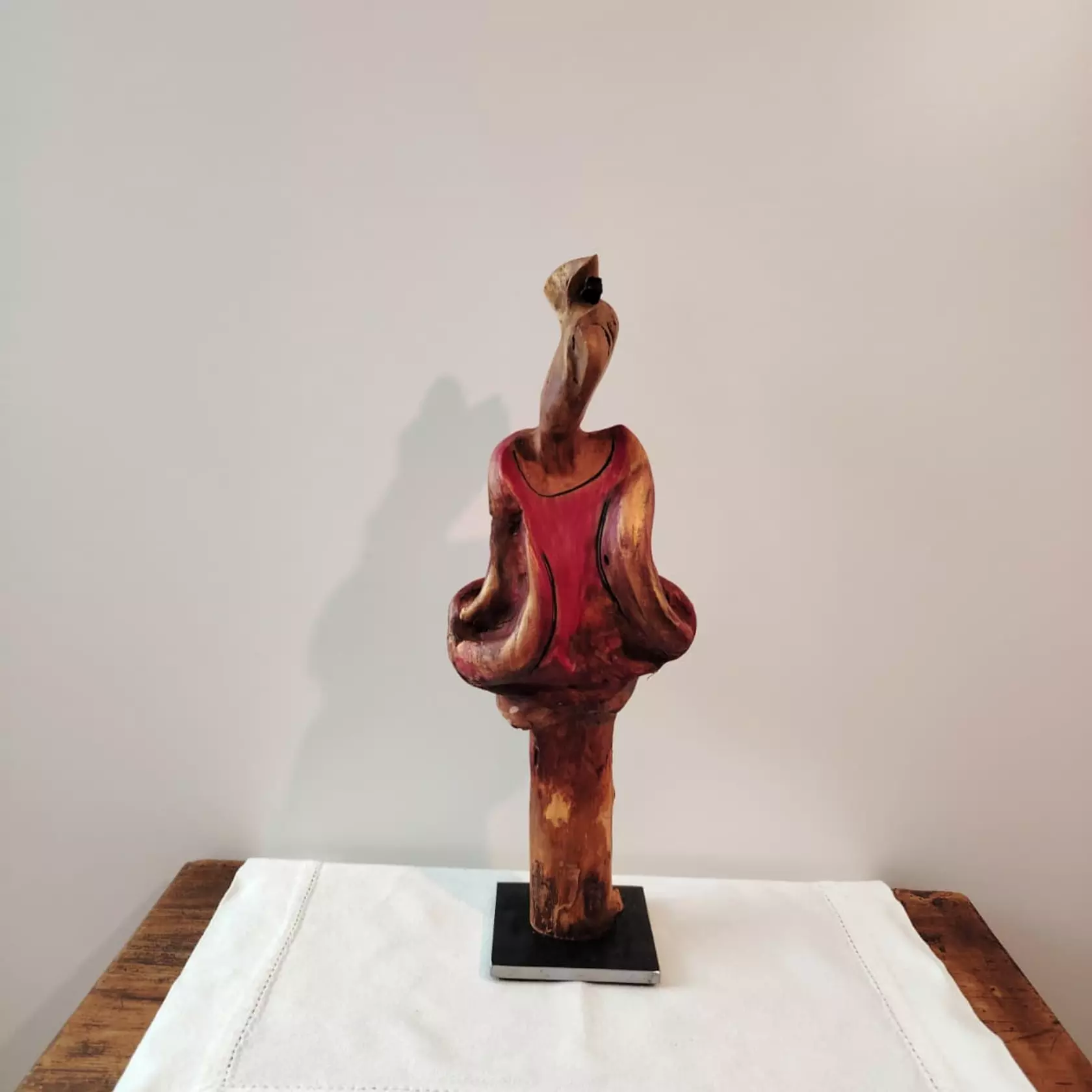 Red Girl kleine Figur aus Apfelholz Red Girl kleine Figur aus Apfelholz