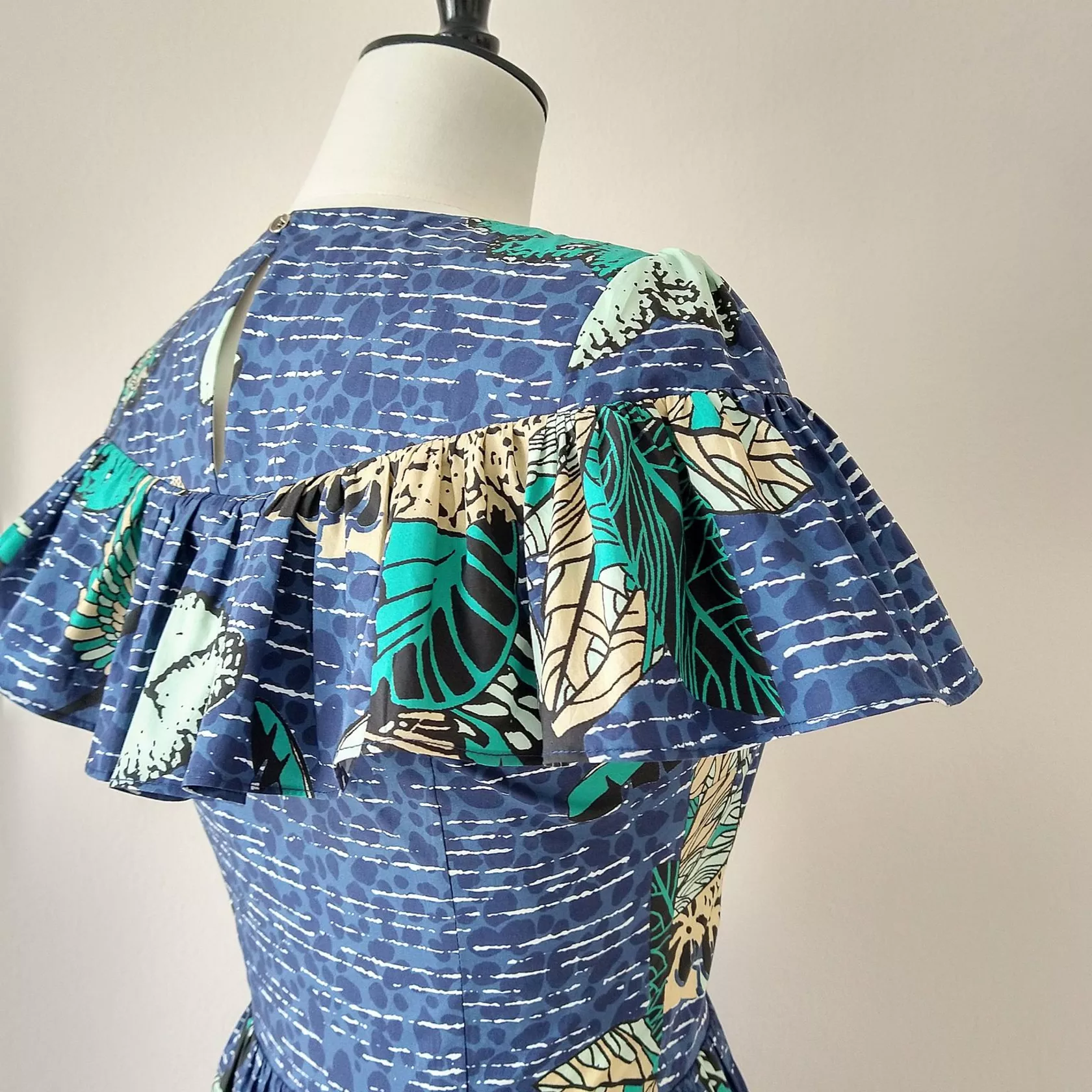 Sommerkleid mit Volantdetail