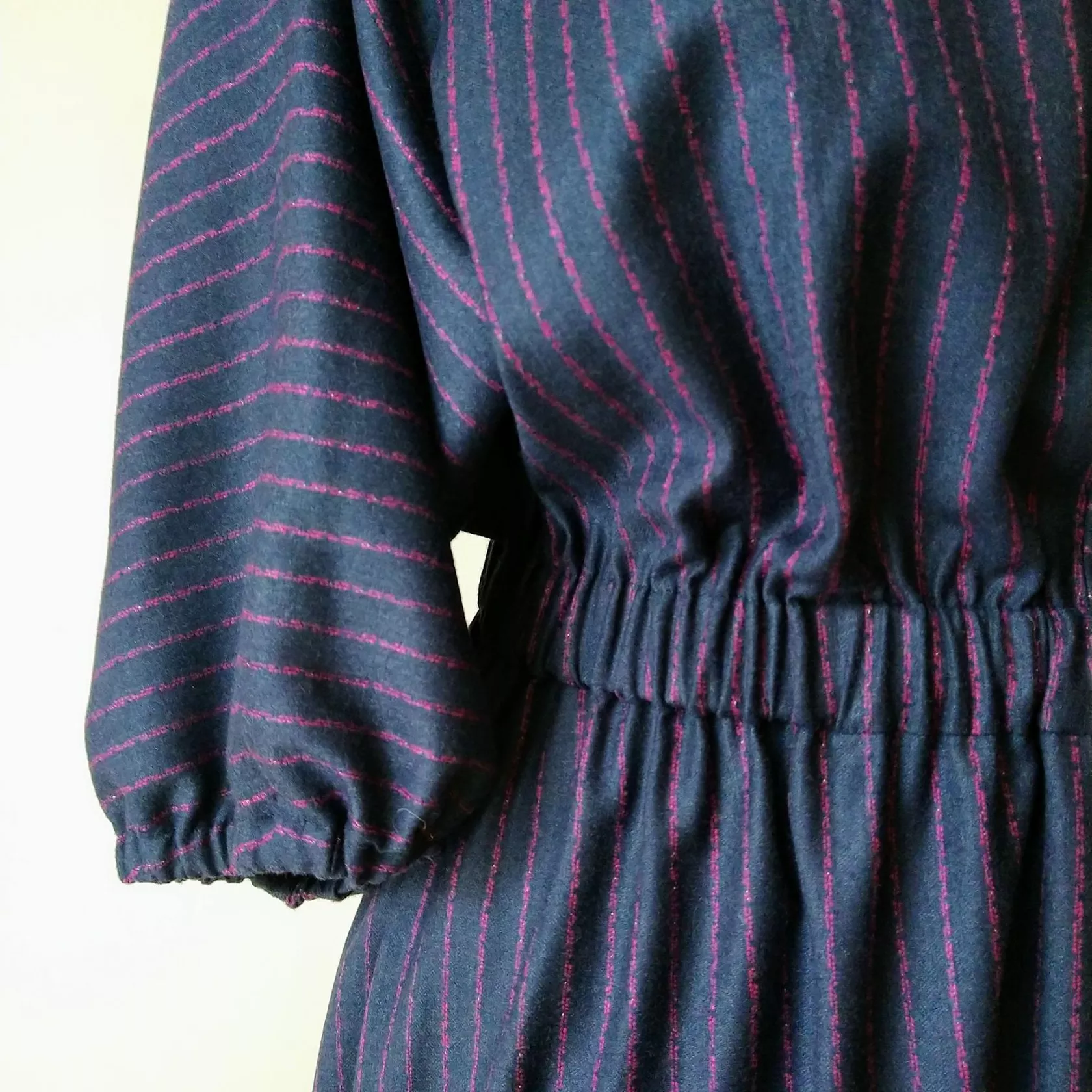 Wollkleid mit Fledermausärmel Wollkleid mit Fledermausärmel