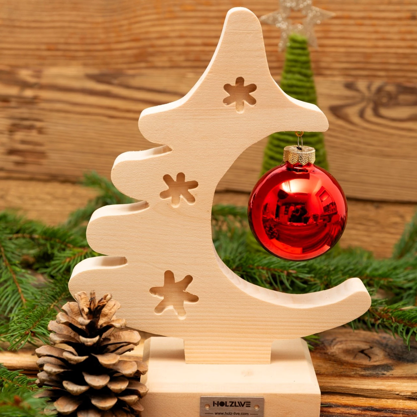 Albero di Natale "Fiocchi di Neve" in cirmolo Albero di Natale "Fiocchi di Neve" in cirmolo