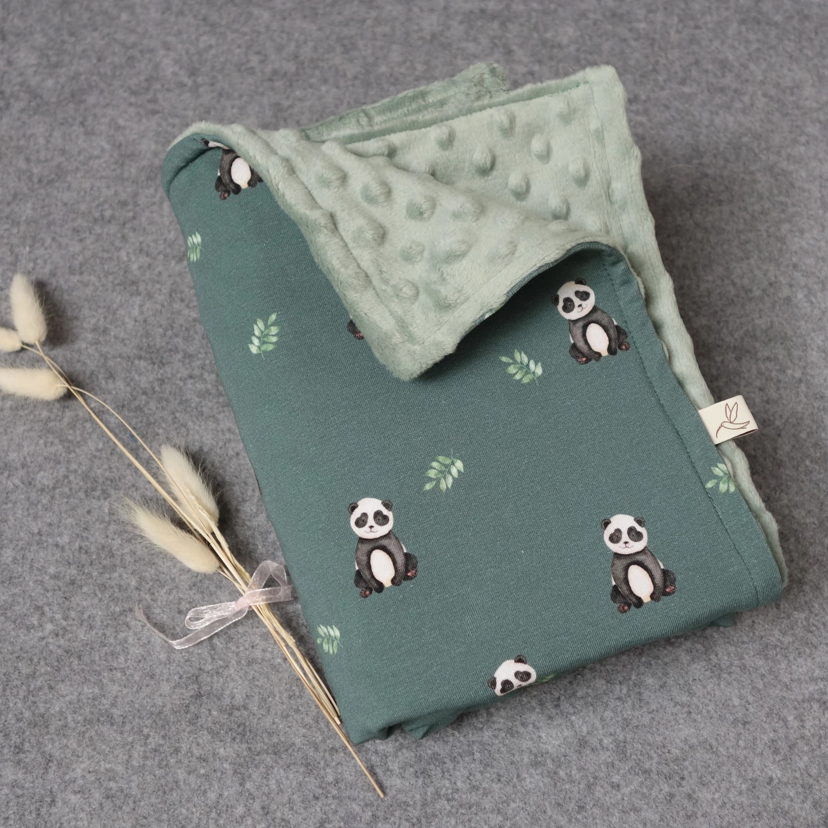 Kuscheldecke Pandabär/Salbei hell Kuscheldecke Pandabär/Salbei hell