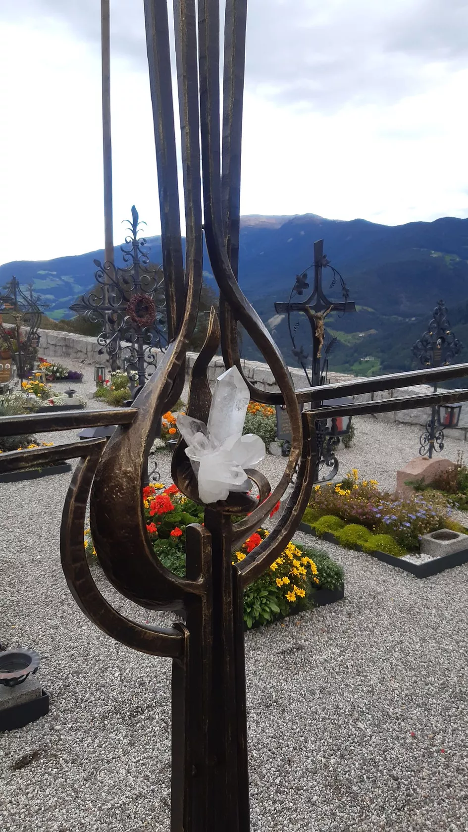 Handgeschmiedete Grabkreuze und Zubehör