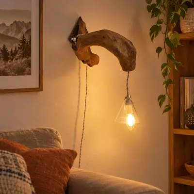 Handgefertigte Naturholz-Wandlampe | Echtes Südtiroler Unikat Handgefertigte Naturholz-Wandlampe | Echtes Südtiroler Unikat