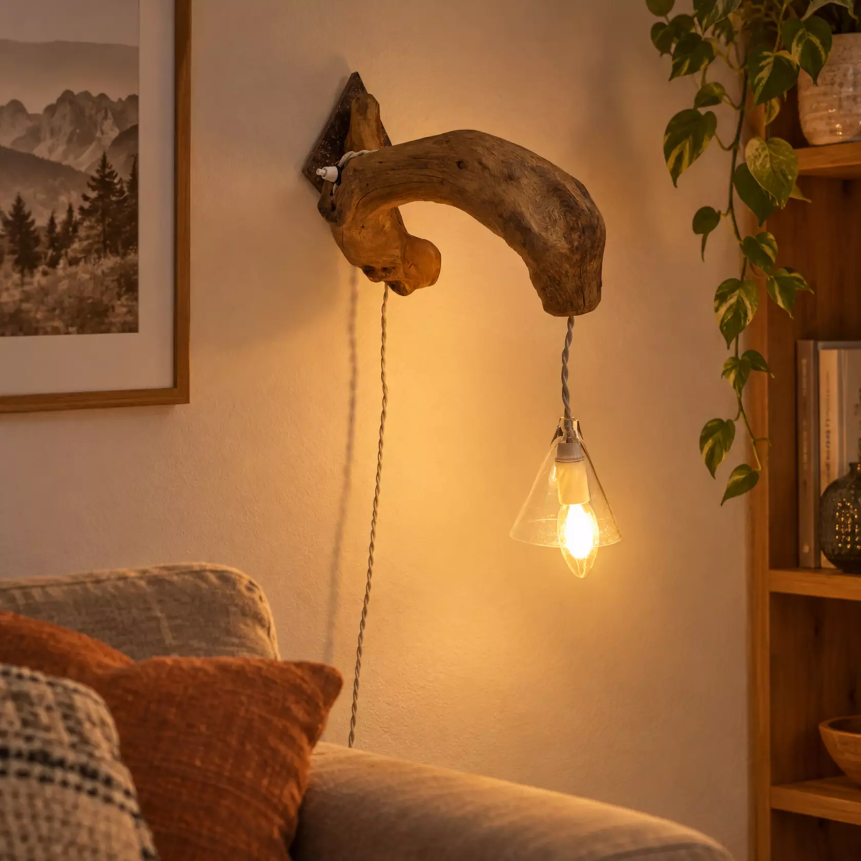 Lampada da parete in legno naturale fatta a mano | Autentico pezzo unico dell’Alto Adige