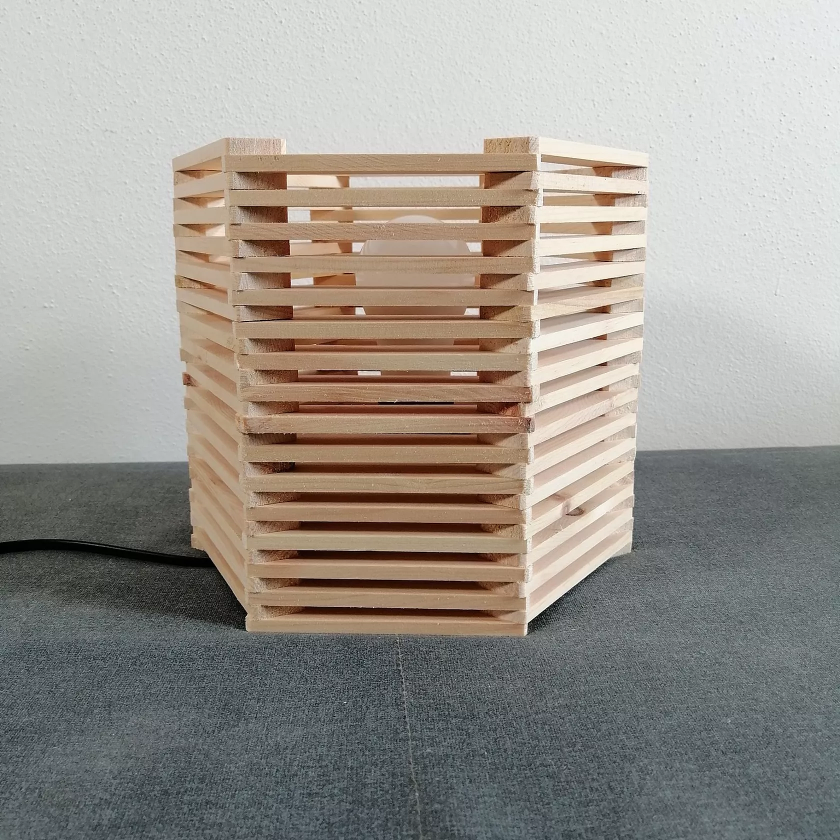 Lampe aus Zirmholz Lampe aus Zirmholz