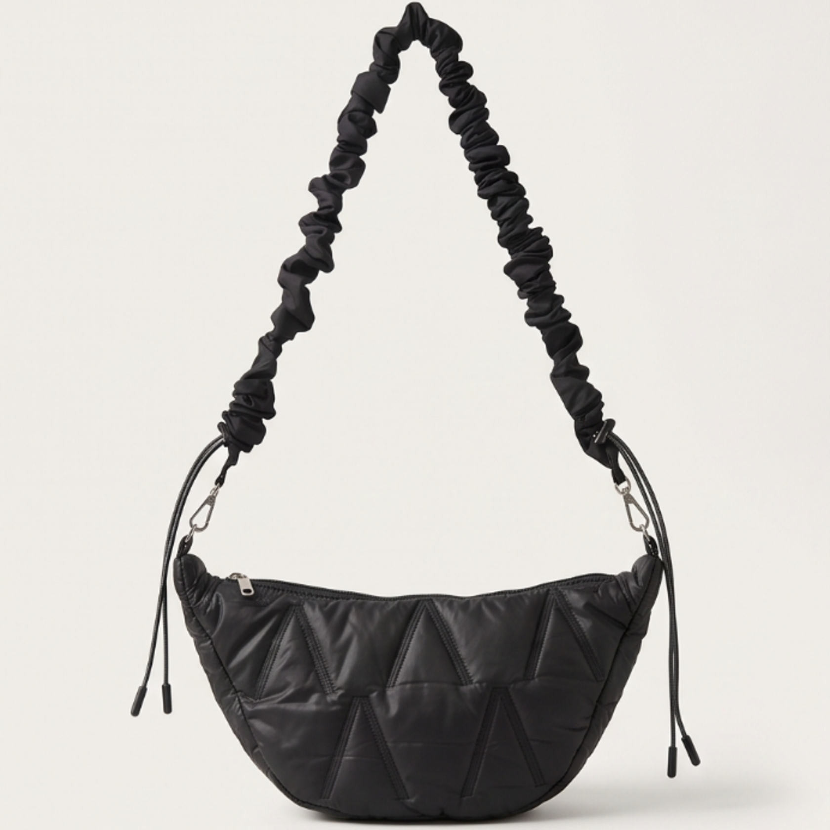 Luna Bag wattiert schwarz mit gerafftem Gurt Luna Bag wattiert schwarz mit gerafftem Gurt