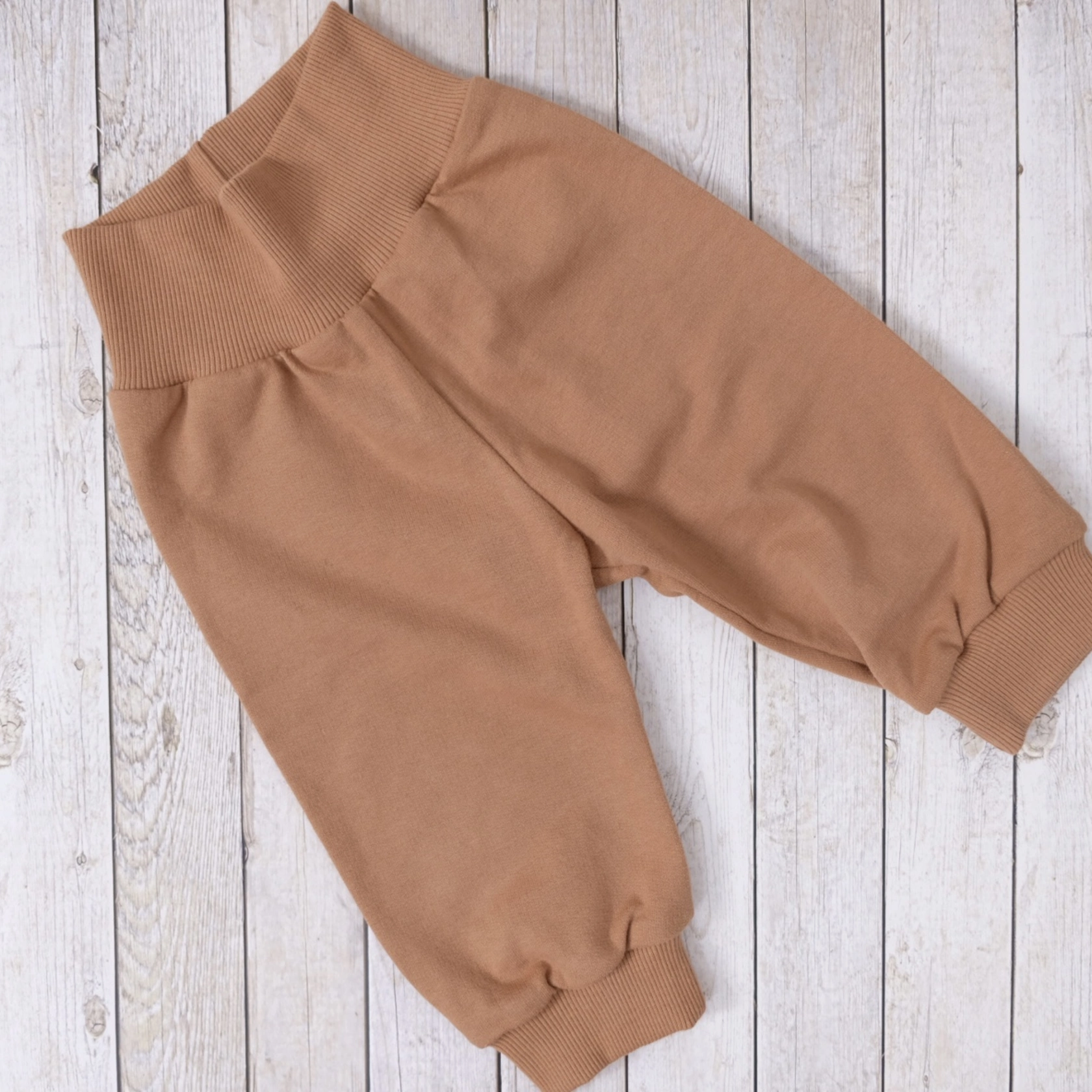 Pantaloni felpati in colori diversi Pantaloni felpati in colori diversi