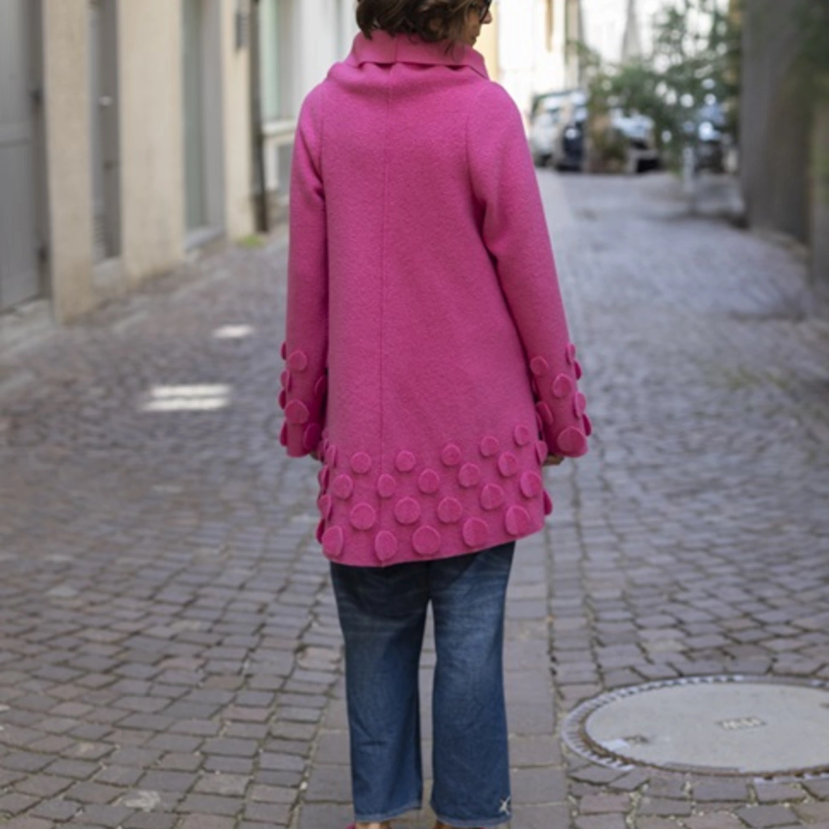 Poncho Melanie lang Goldlinie mit Kugel Poncho Melanie lang Goldlinie mit Kugel