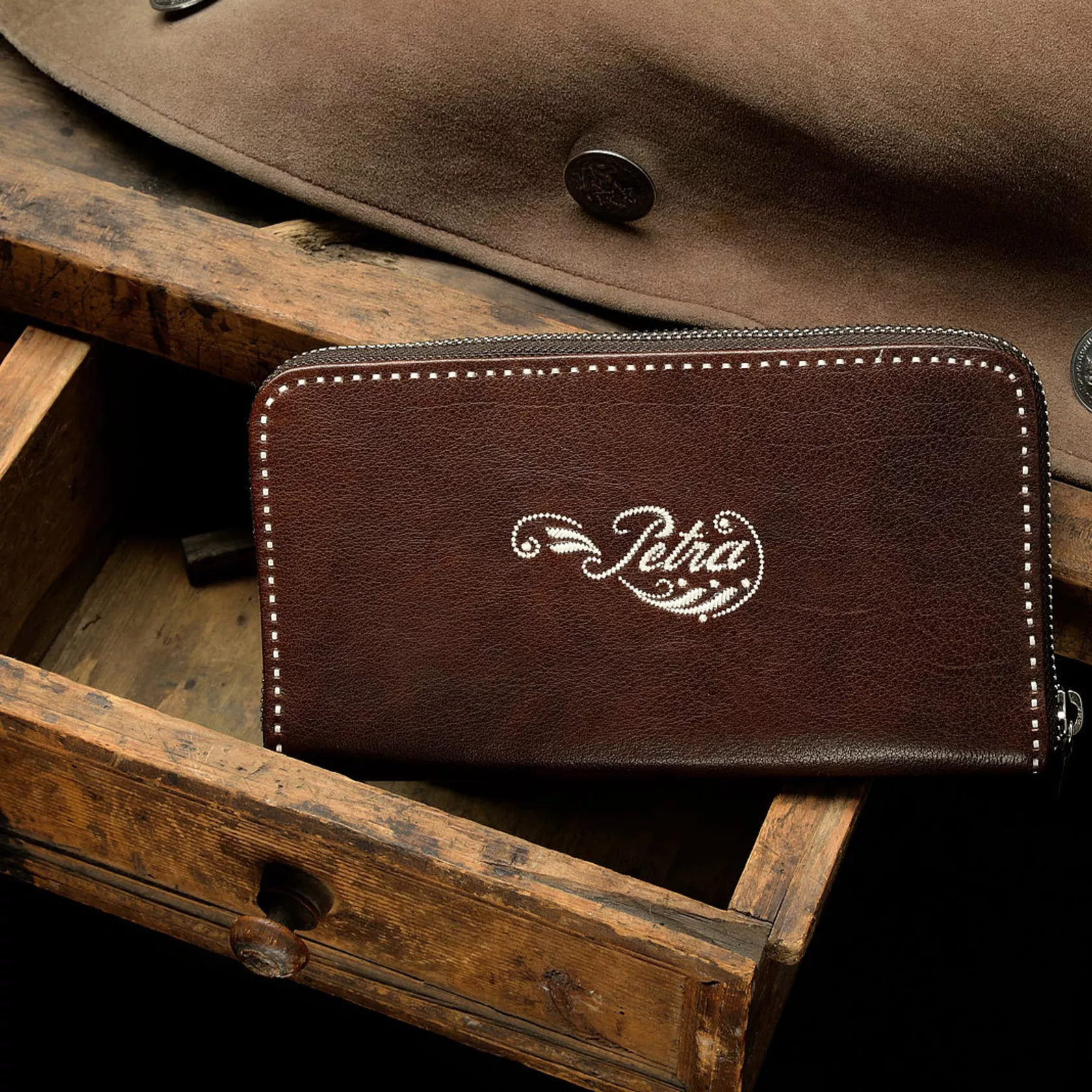 Damenbrieftasche Modell “Petra” mit Reißverschluss, personalisiert mit Namen “Petra” Damenbrieftasche Modell “Petra” mit Reißverschluss, personalisiert mit Namen “Petra”
