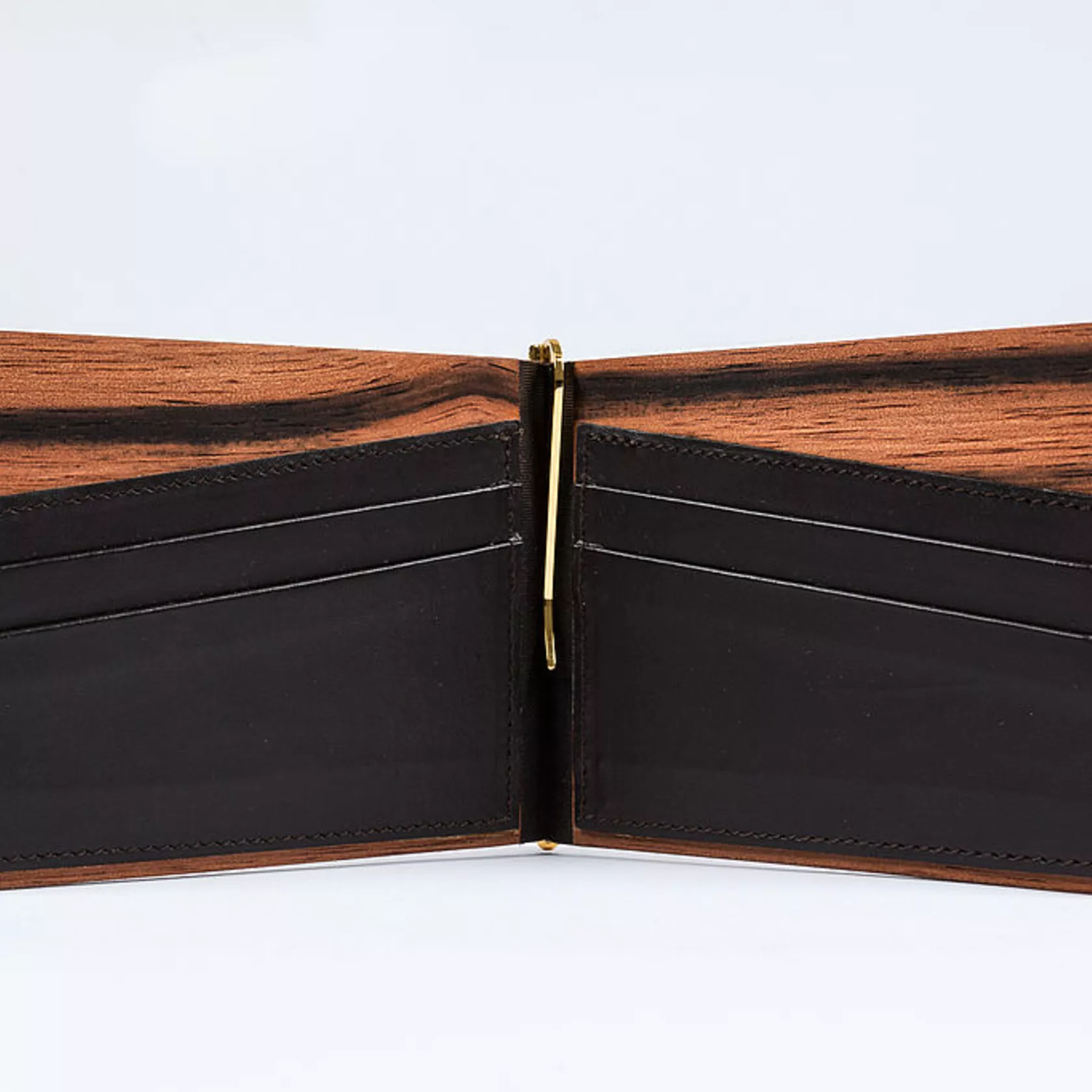 Eben Holz mit braunem Leder Eben Holz mit braunem Leder