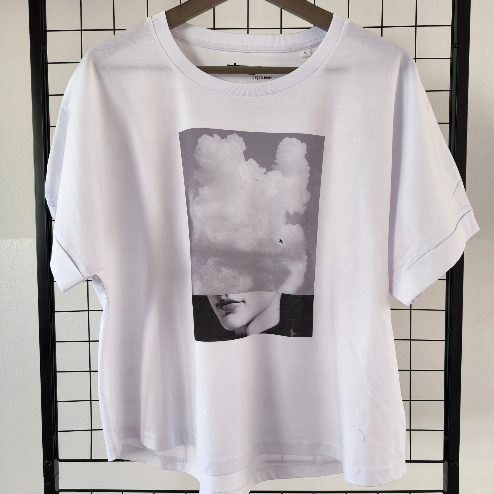 T-shirt mit Fotocollage in schwarz weiss T-shirt mit Fotocollage in schwarz weiss