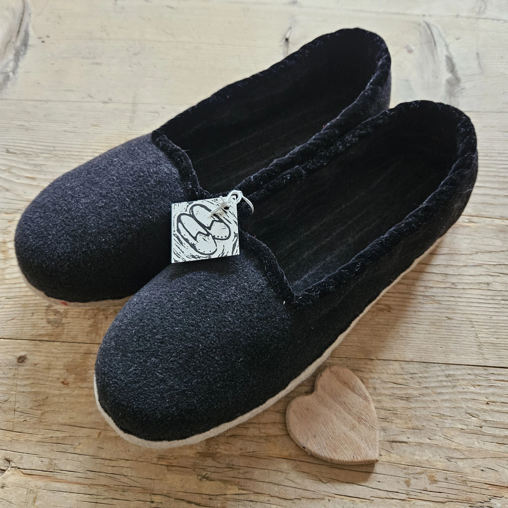 Sarnertoppar dunkelgrau, Samtband schwarz Gr.44 Sarnertoppar dunkelgrau, Samtband schwarz Gr.44