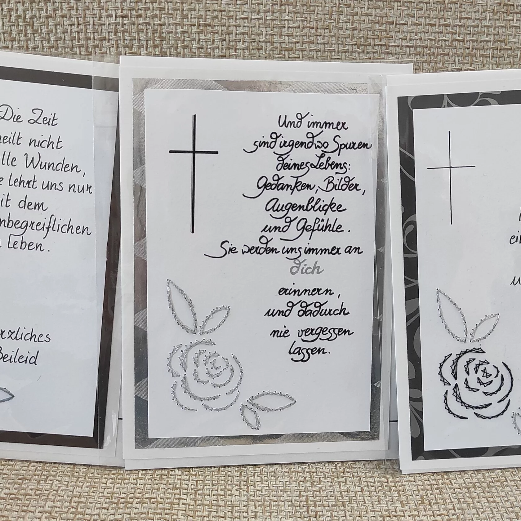 Kondolenzkarte kleine Rose mit Kreuz, 12x17cm