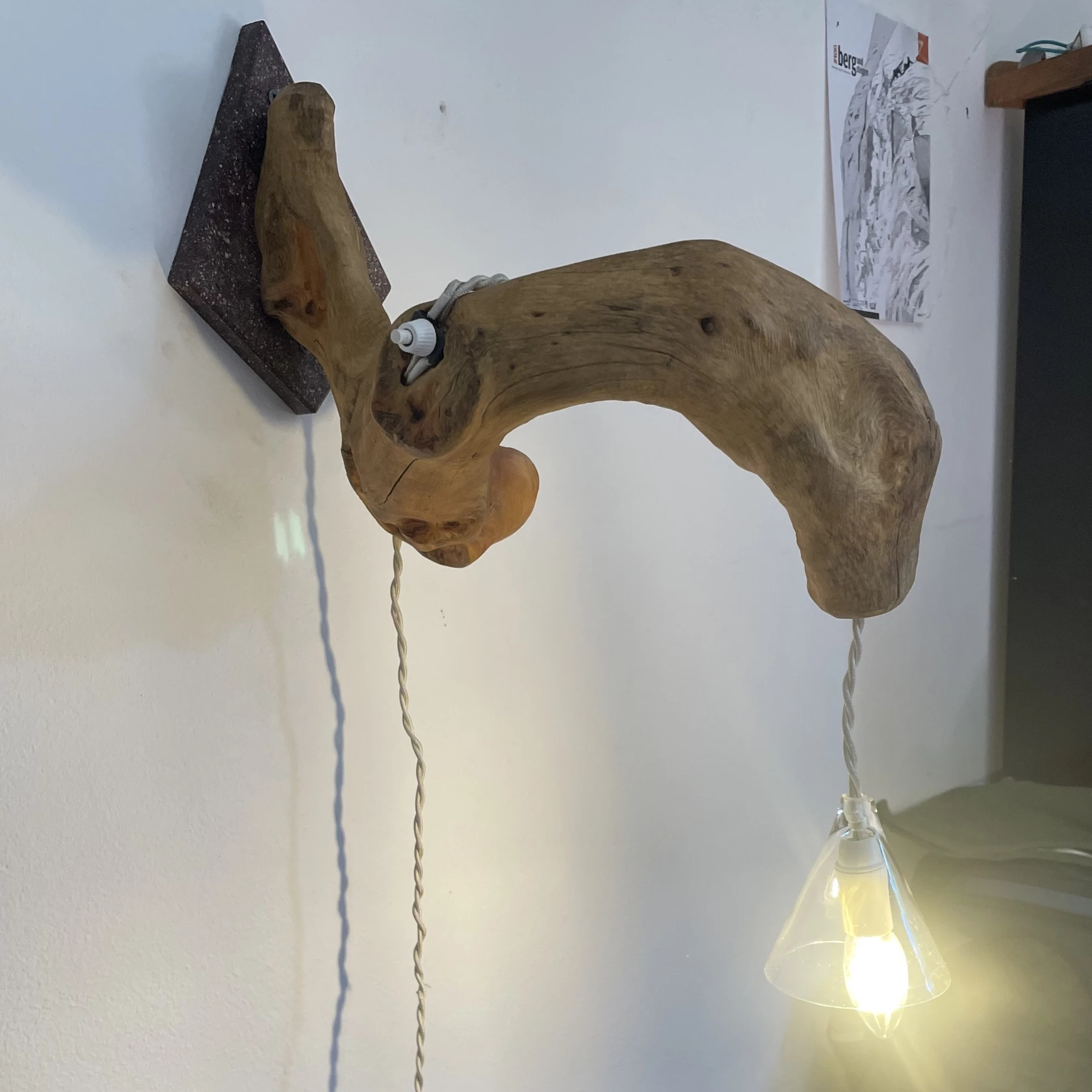 Handgefertigte Naturholz-Wandlampe | Echtes Südtiroler Unikat