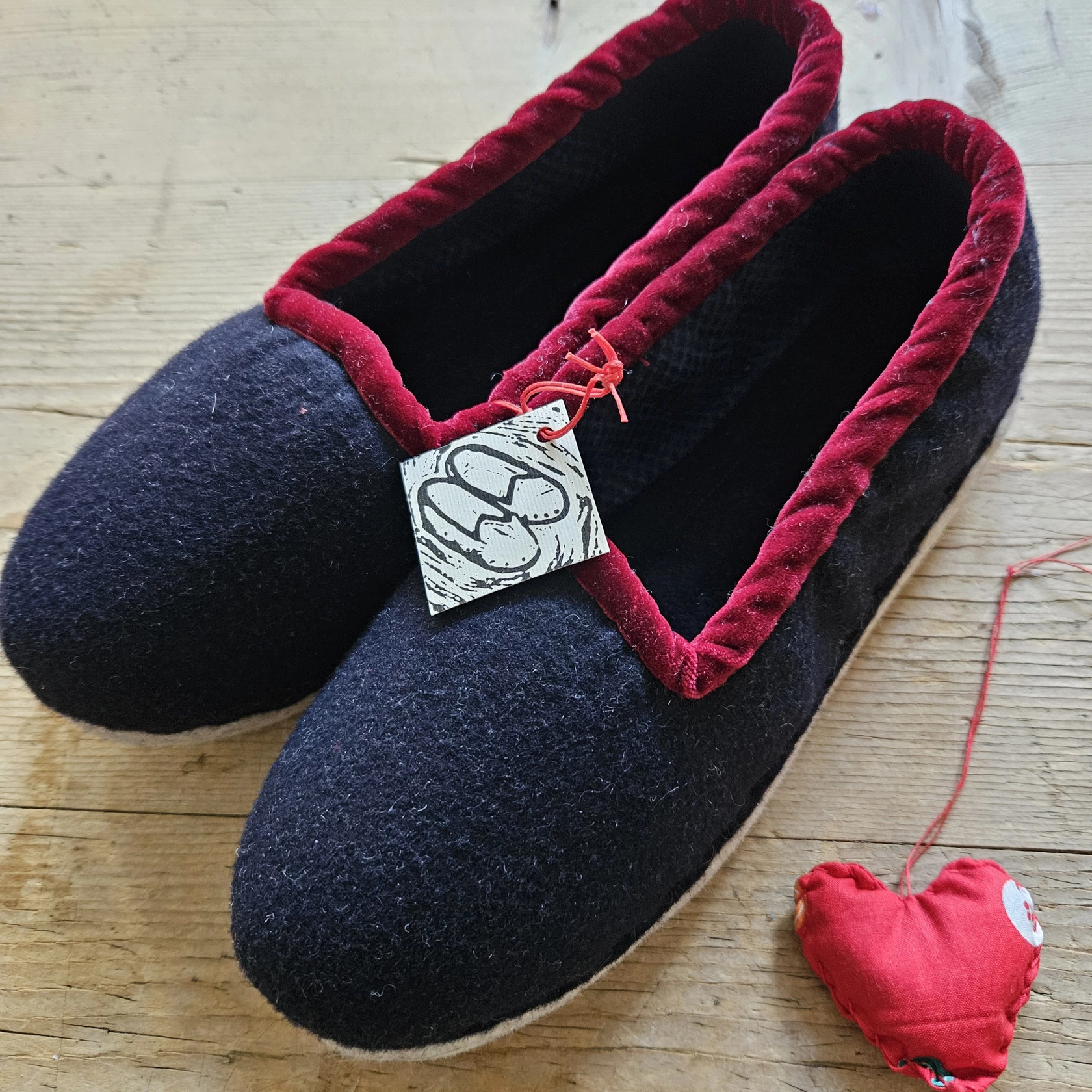 Sarnertoppar, blu scuro, bordo rosso scuro Nr.39