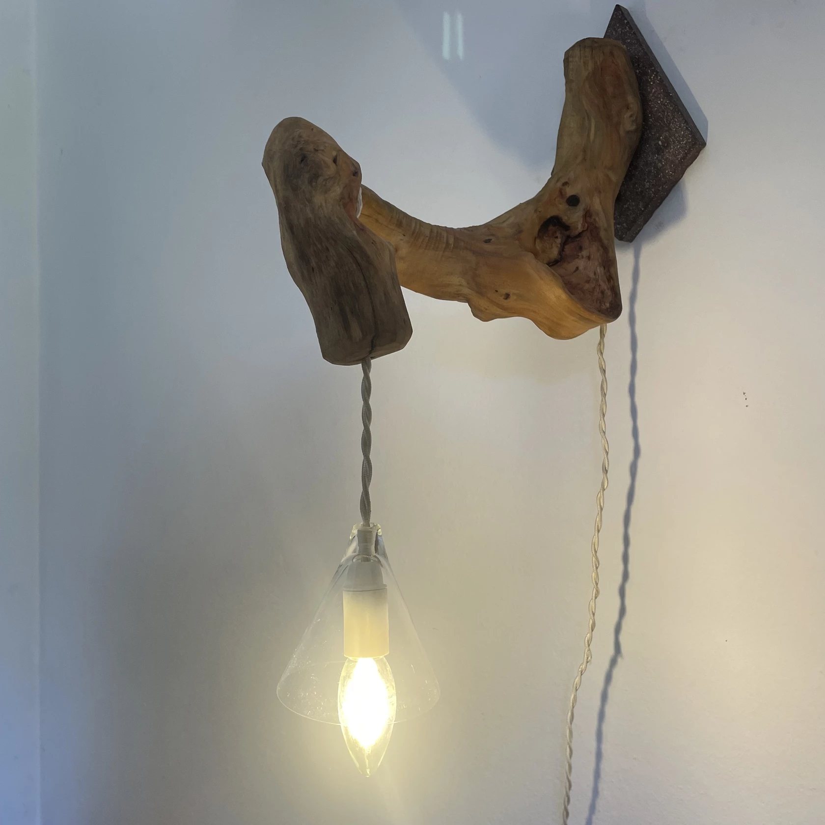 Handgefertigte Naturholz-Wandlampe | Echtes Südtiroler Unikat