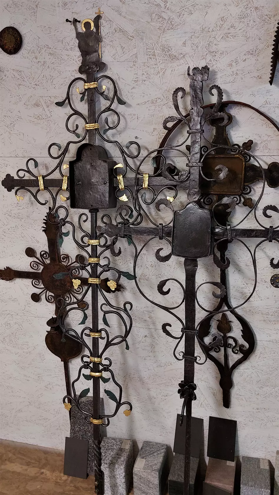 Handgeschmiedete Grabkreuze und Zubehör