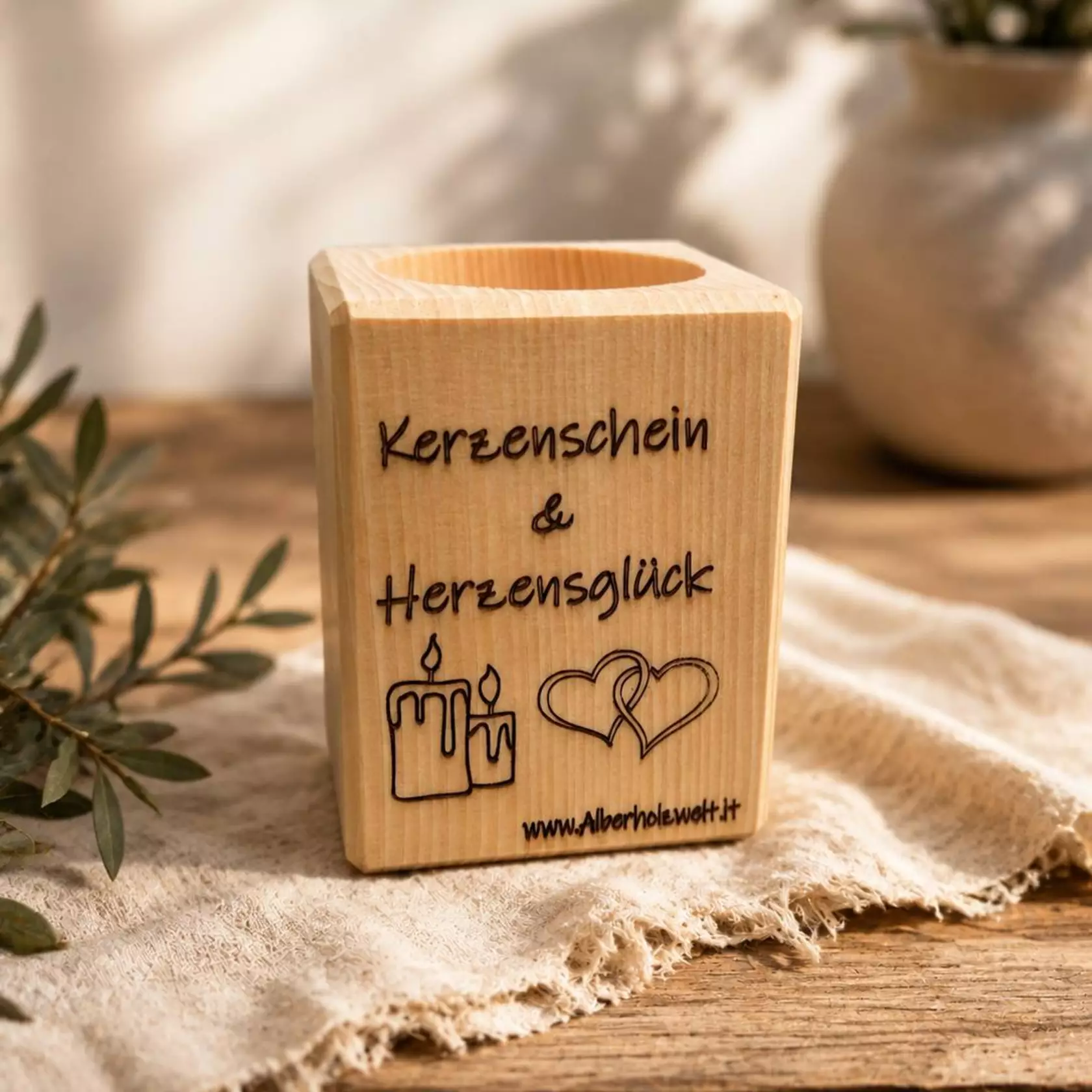 Zirbenholz-Teelichthalter mit persönlicher Gravur