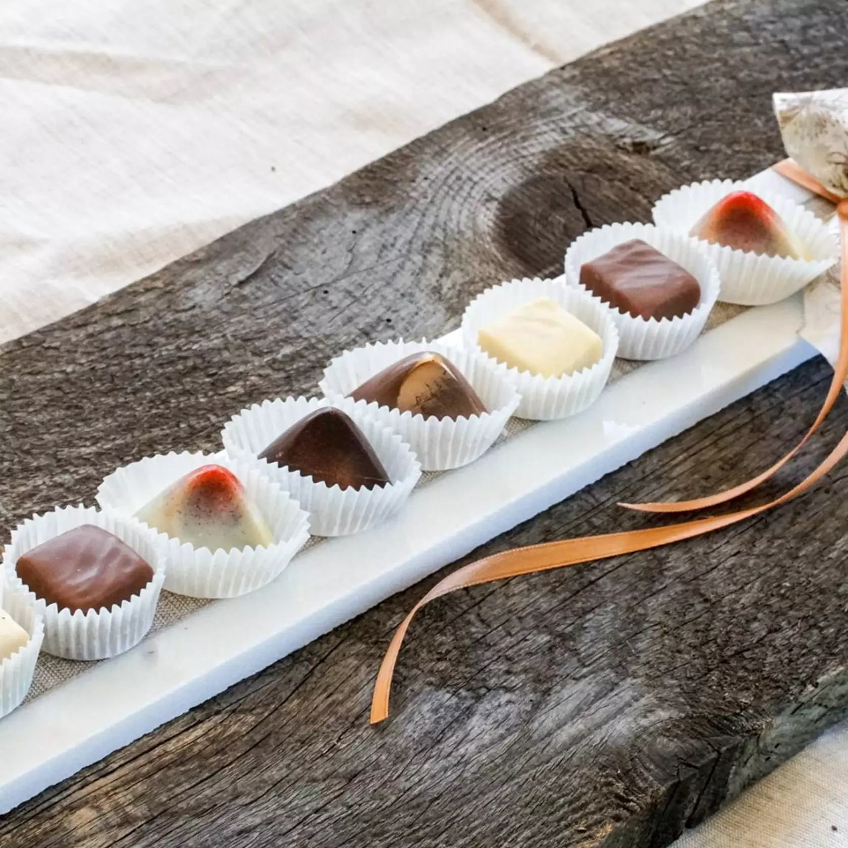 Pralinenmischung Südtiroler Berge u. "Liebes- u. Marmorwürfel" Pralinenmischung Südtiroler Berge u. "Liebes- u. Marmorwürfel"