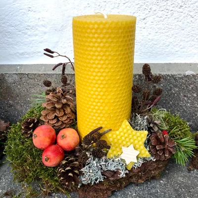 Weihnachtsgesteck mit Bienenwachskerze 1 Weihnachtsgesteck mit Bienenwachskerze 1