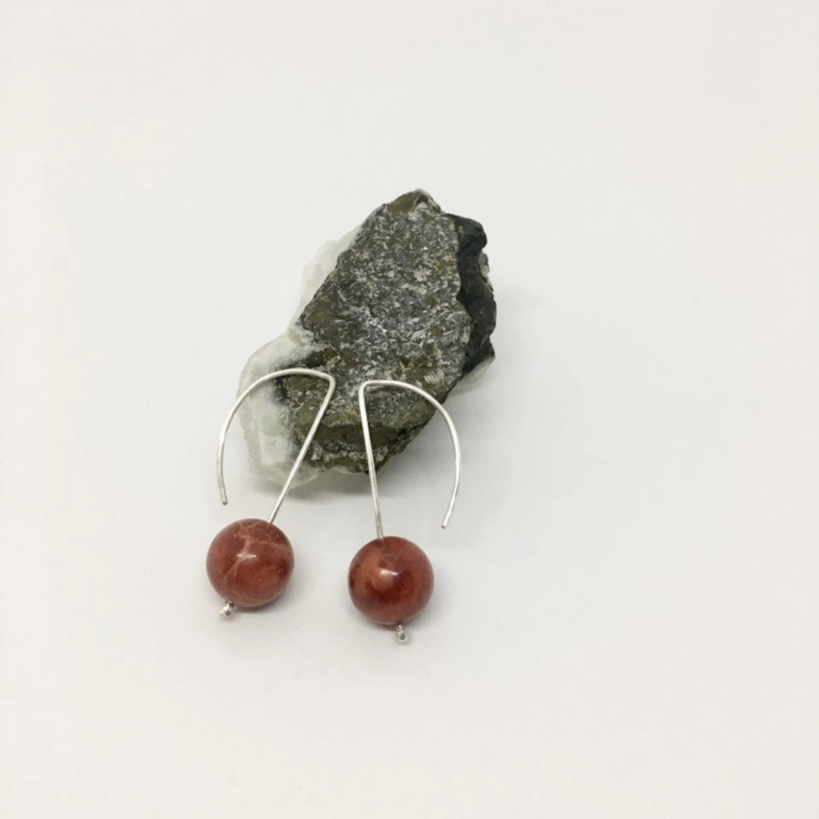 orecchini d'argento ALI perla corallo
disponibile con altre perle orecchini d'argento ALI perla corallo
disponibile con altre perle