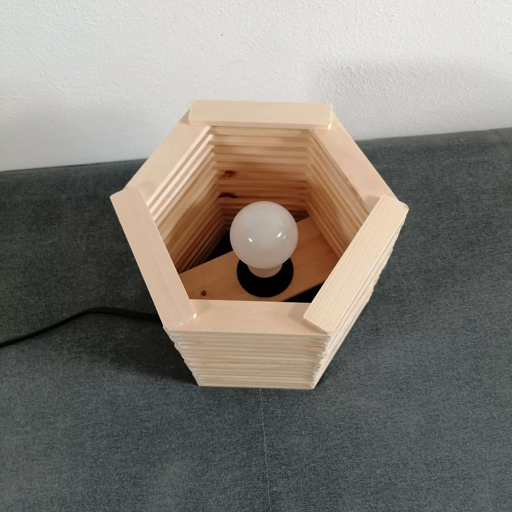 Lampe aus Zirmholz Lampe aus Zirmholz