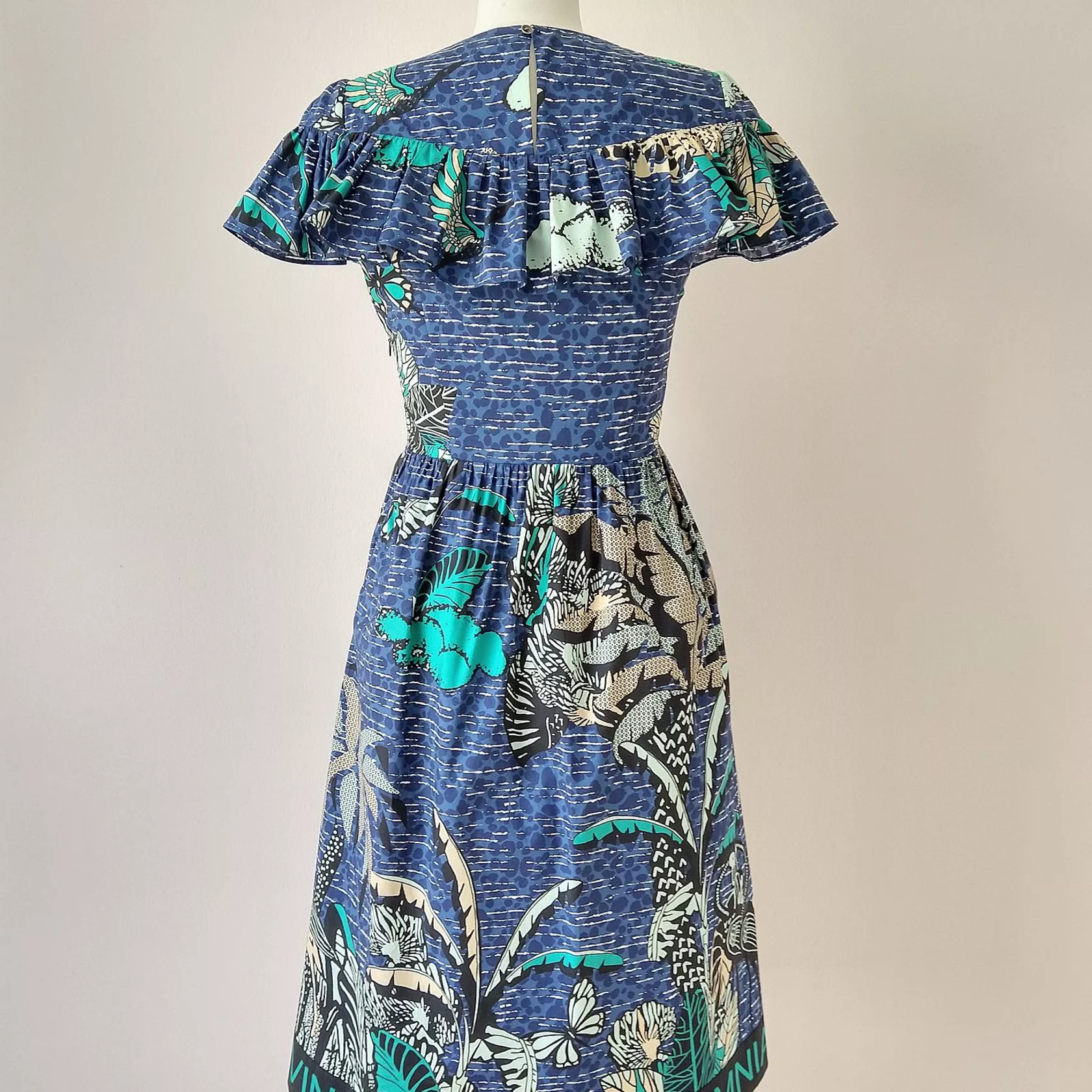 Sommerkleid mit Volantdetail