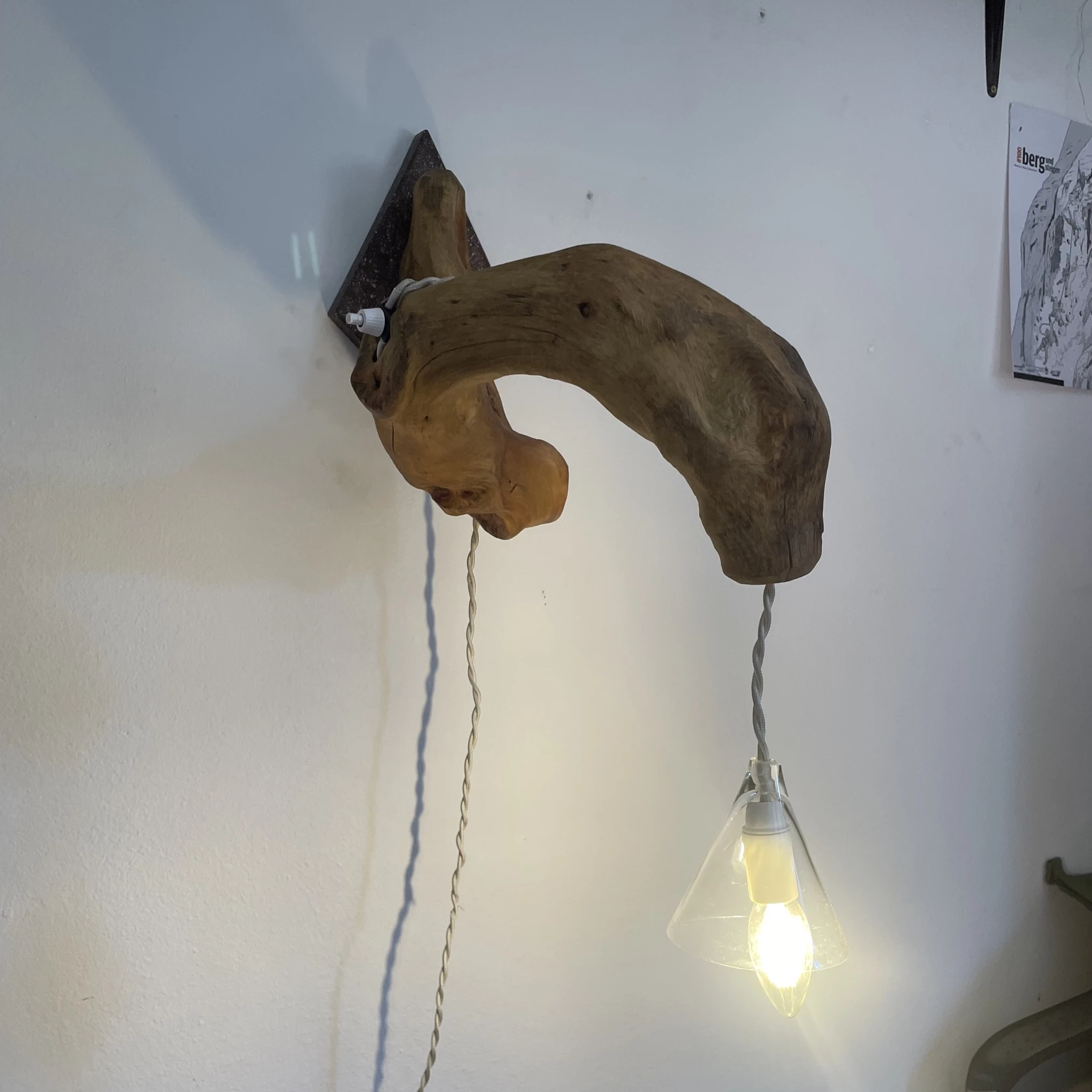 Handgefertigte Naturholz-Wandlampe | Echtes Südtiroler Unikat