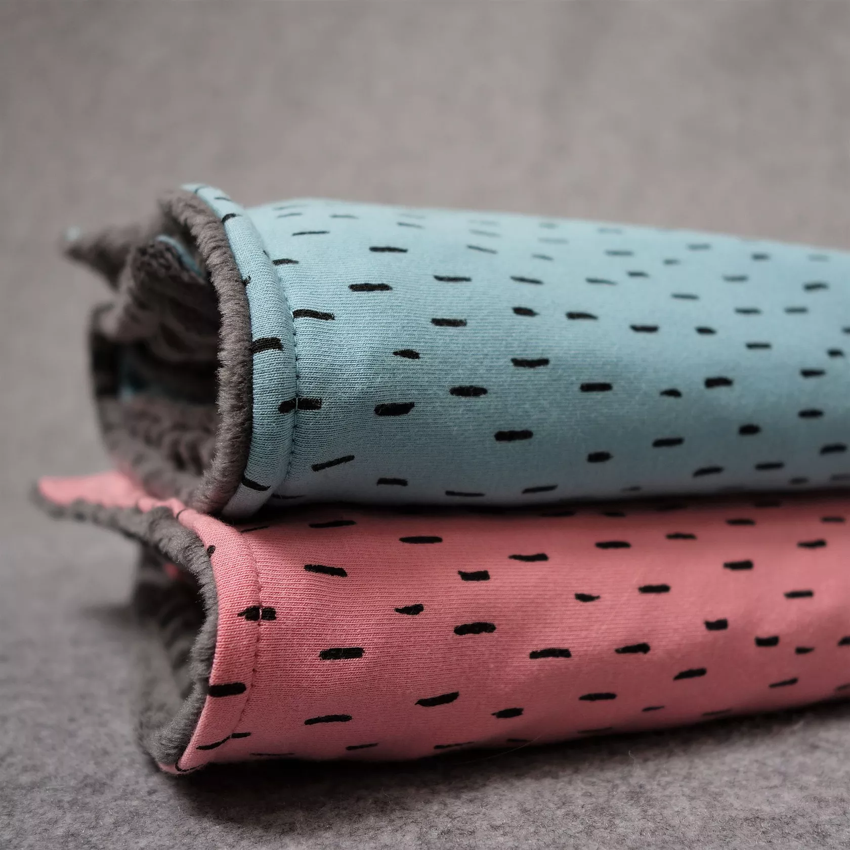 Kuscheldecke Stripes/Dunkelgrau