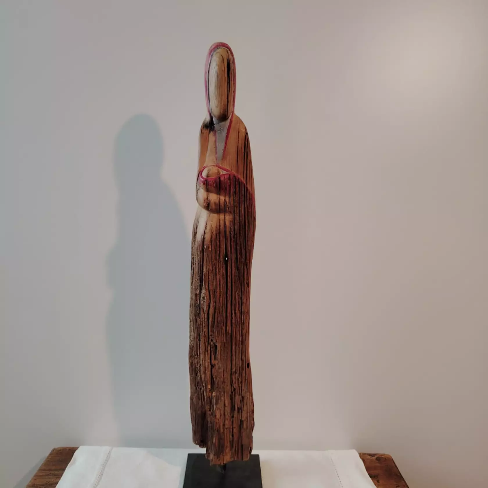 Schlichte Madonna mit Kind aus Kastanienhloz mittelgroß