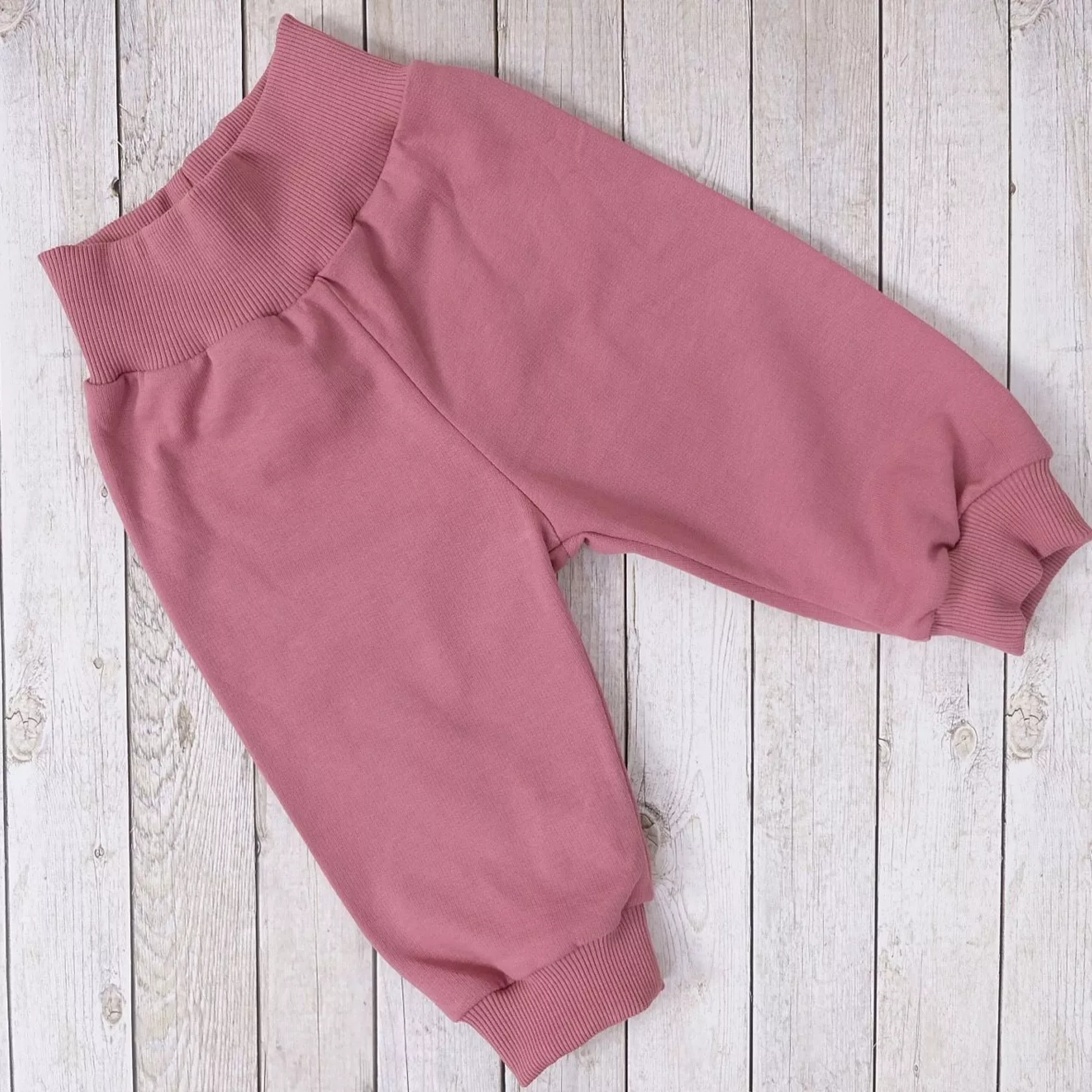 Pantaloni felpati in colori diversi Pantaloni felpati in colori diversi