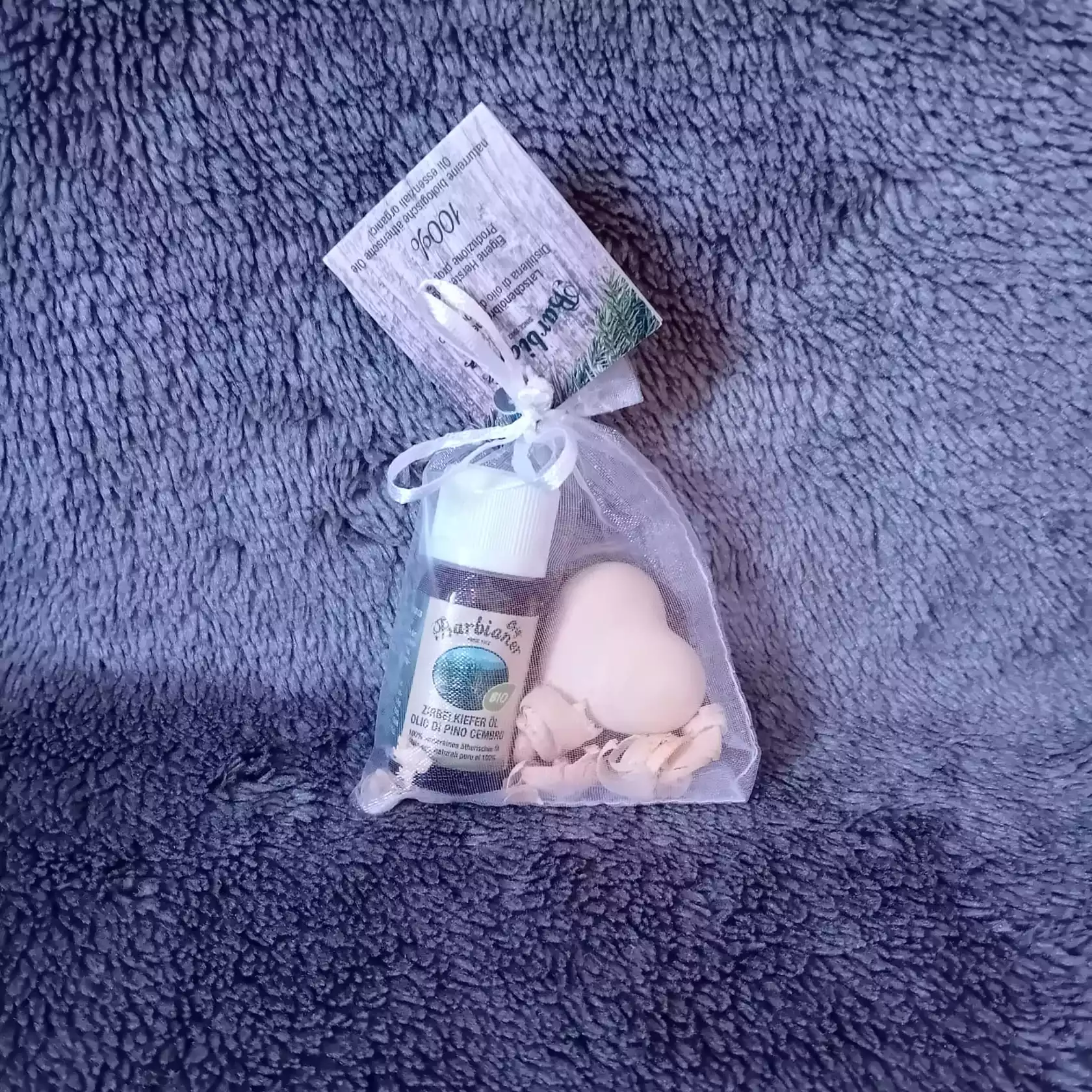Sacchetti regalo con olio di pino cembro bio 10 ml Sacchetti regalo con olio di pino cembro bio 10 ml