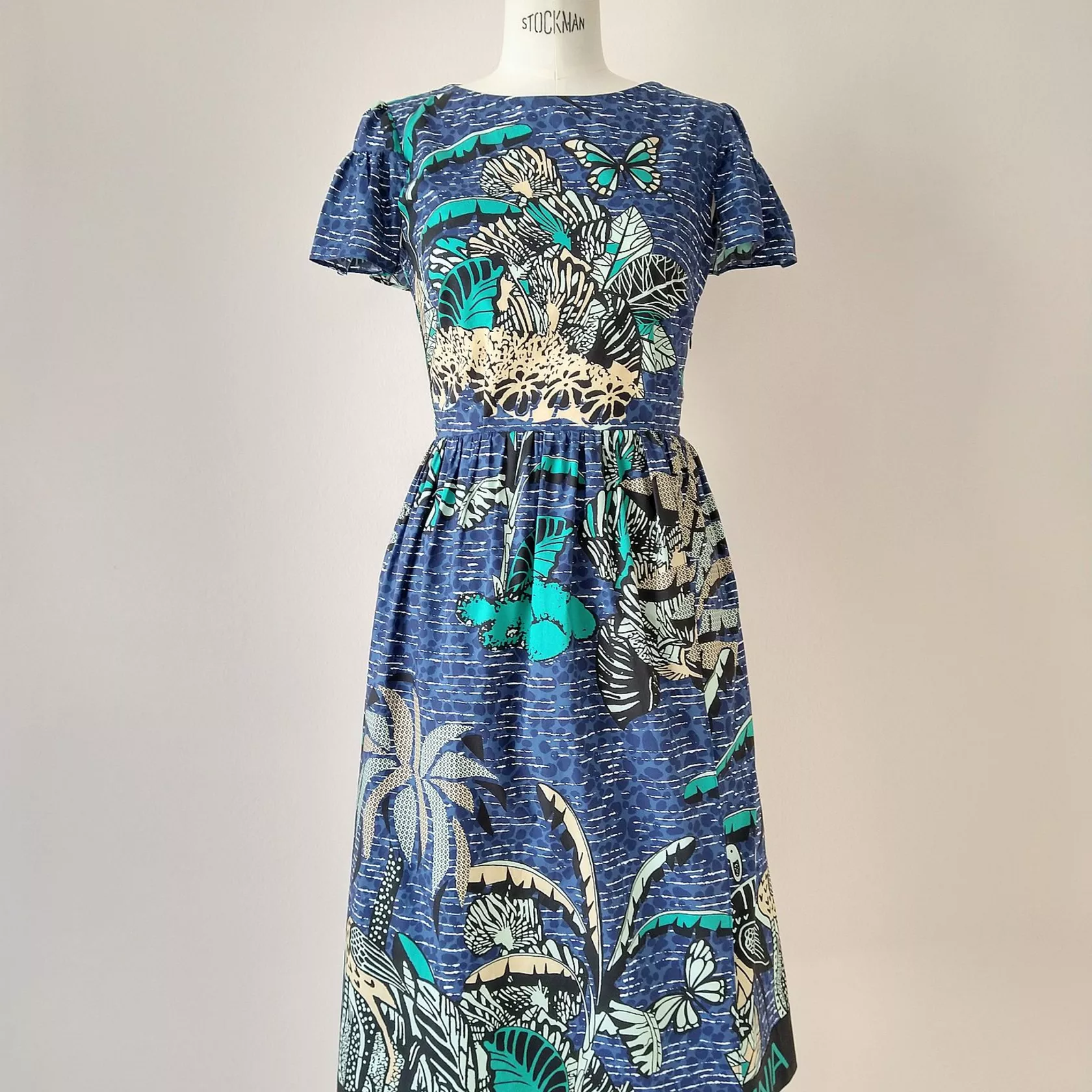 Sommerkleid mit Volantdetail