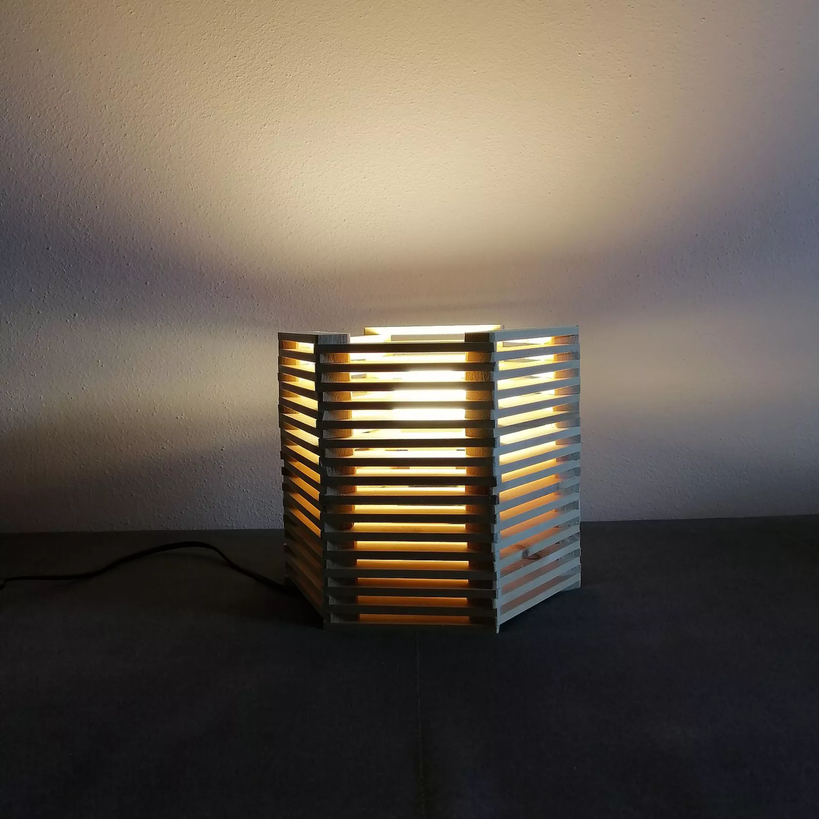Lampe aus Zirmholz Lampe aus Zirmholz