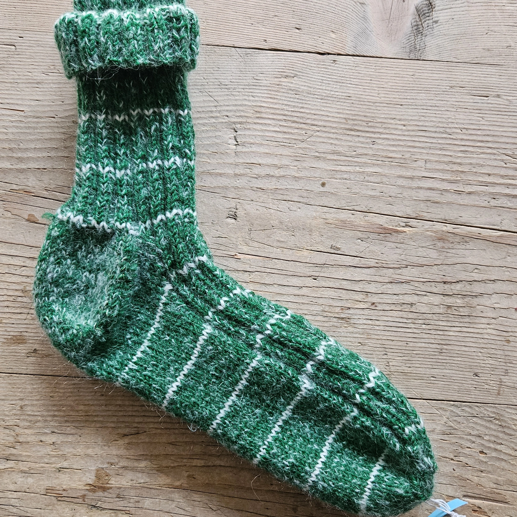 Wollsocken handgestrickt grün, weiße Streifen Gr. 41/42 Wollsocken handgestrickt grün, weiße Streifen Gr. 41/42