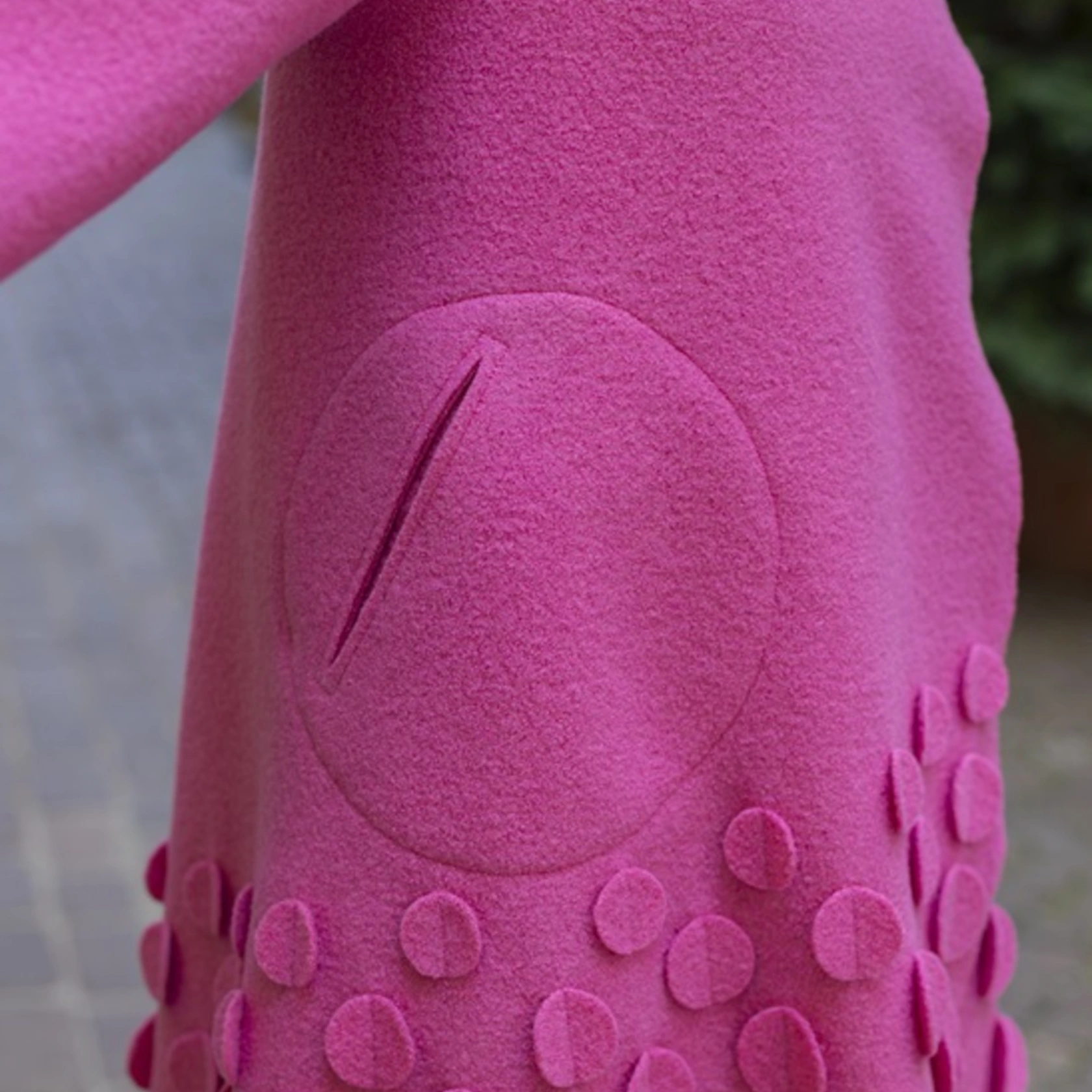 Poncho Melanie lang Goldlinie mit Kugel Poncho Melanie lang Goldlinie mit Kugel