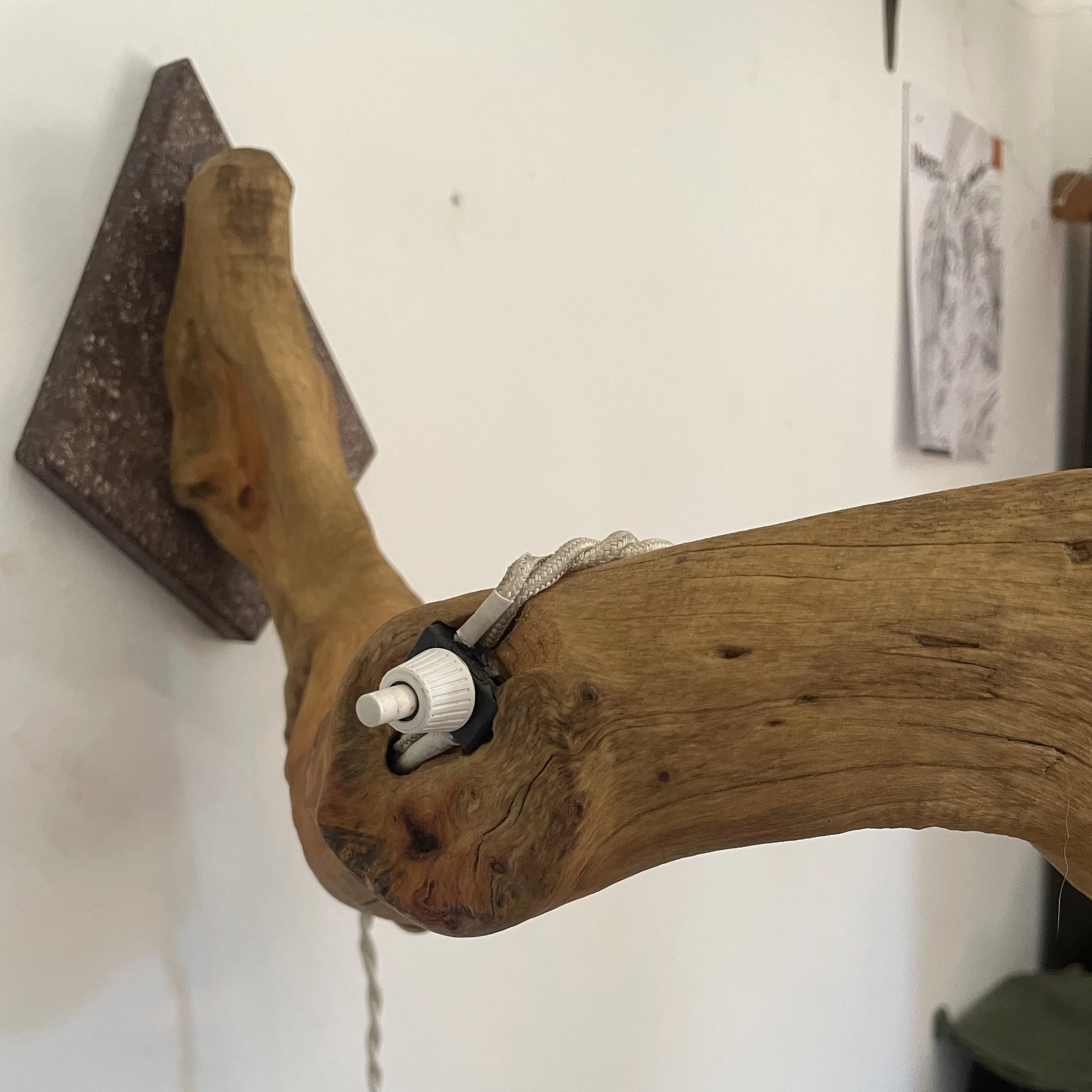 Handgefertigte Naturholz-Wandlampe | Echtes Südtiroler Unikat