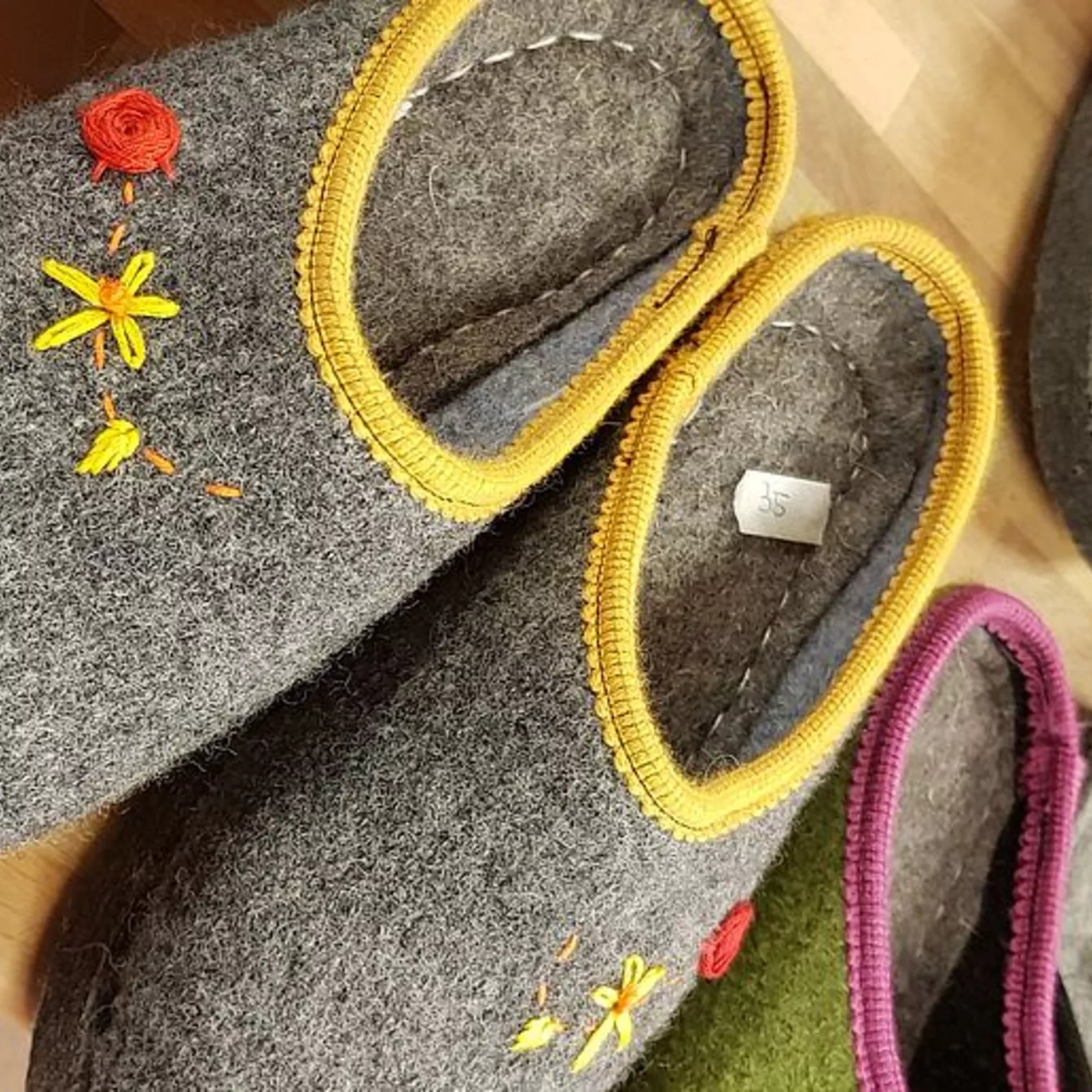 Hausschuhe - handgemachte Potschn mit Stickerei für klein und groß Hausschuhe - handgemachte Potschn mit Stickerei für klein und groß
