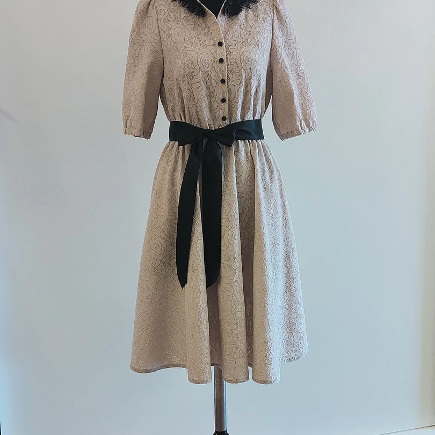 Kurzes Spitzenkleid rose Kurzes Spitzenkleid rose