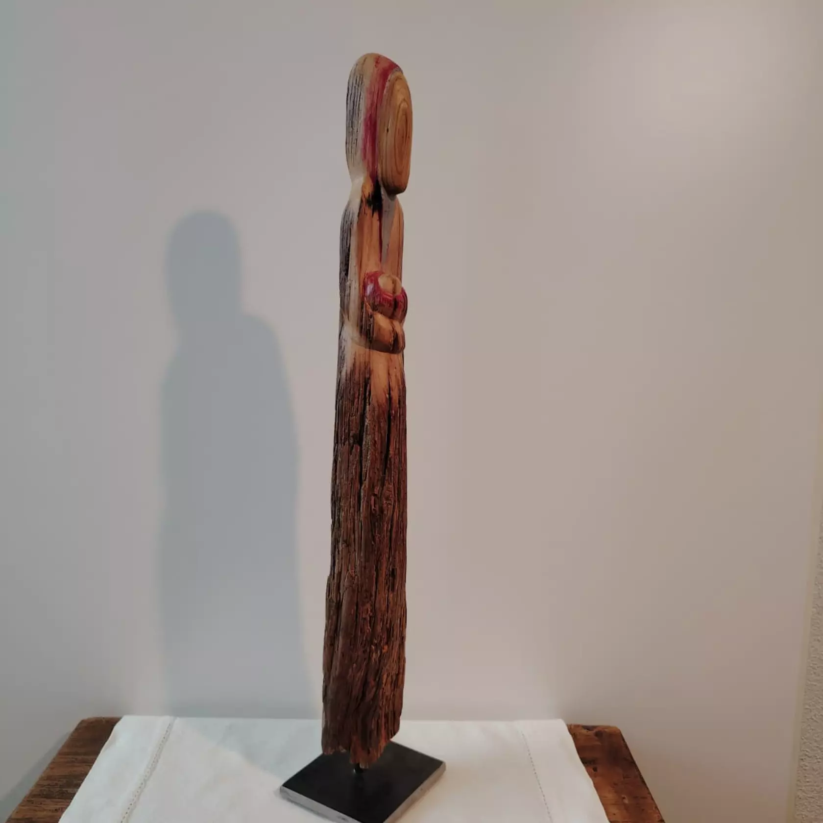Schlichte Madonna mit Kind aus Kastanienhloz mittelgroß