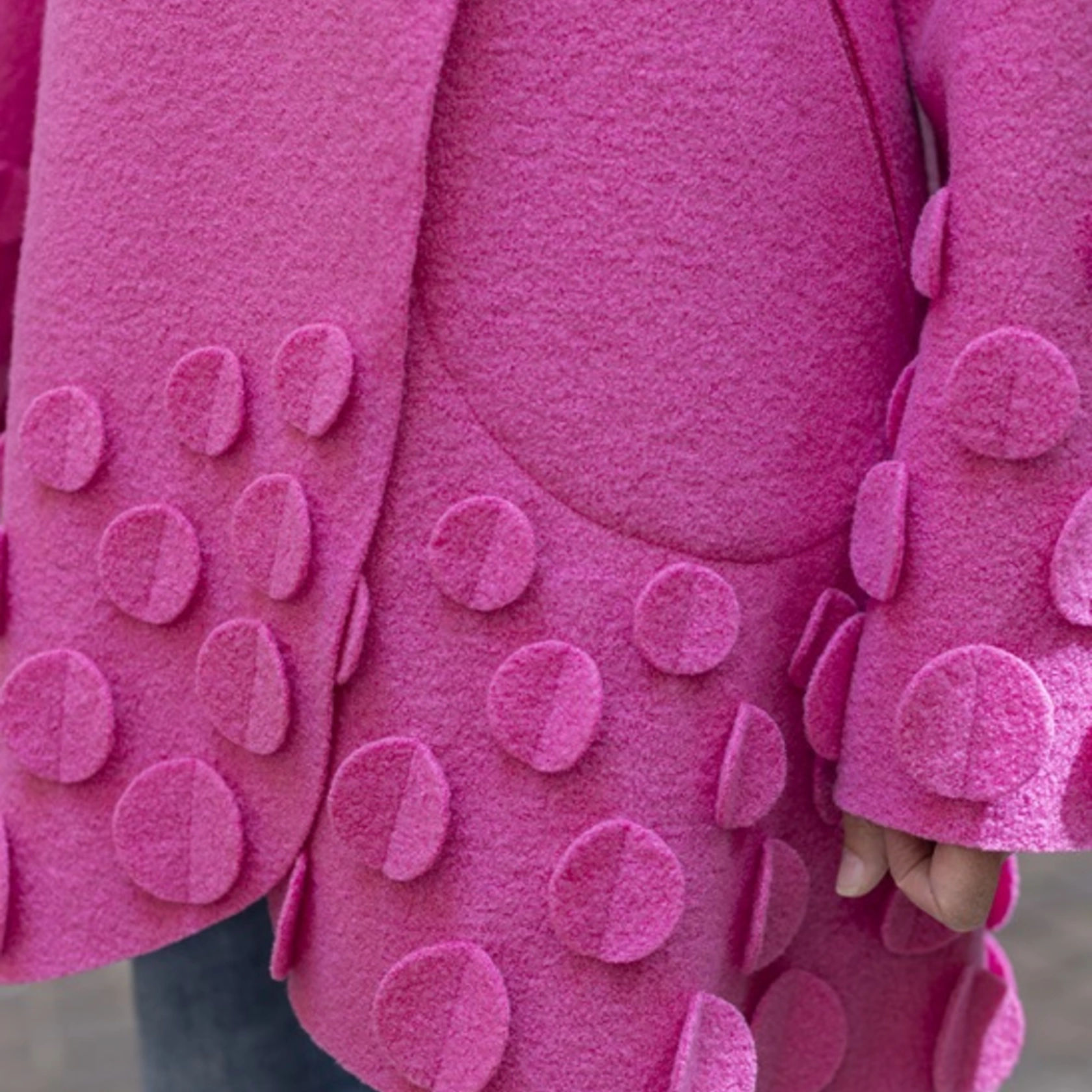 Poncho Melanie lang Goldlinie mit Kugel Poncho Melanie lang Goldlinie mit Kugel