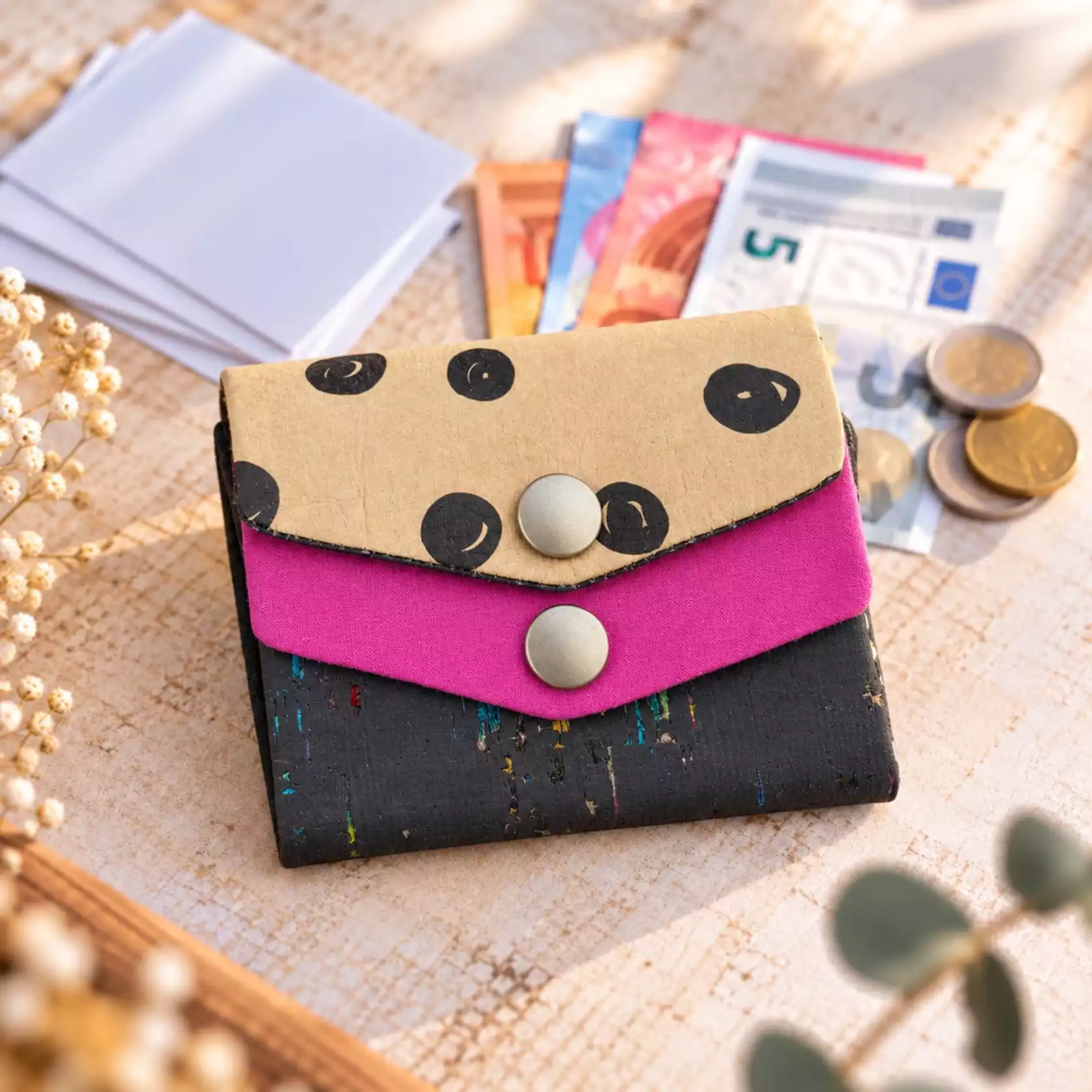 COMPACT COINS 8 COMPACT COINS 8